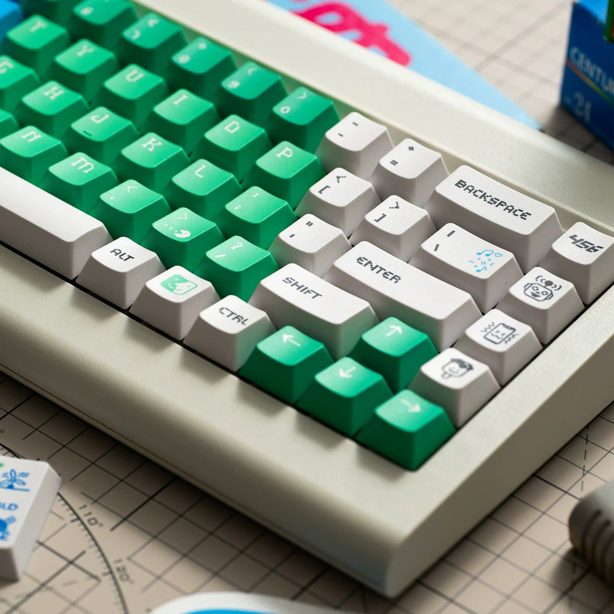Original Design Network, Gradient Color PBT material personalized keycap set, anime keycap culture peripheral mechanical keyboard decoration keycaps， Compatible with 61/64/68/75/84/87/104 key mechanical keyboard keycap set