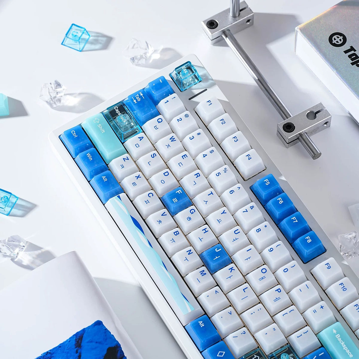Ocean View theme design. PC semi transparent material personalized key cap set, blue ocean themed cultural creative decorative keycaps, compatible with 61/64/68/75/84/87/104 key mechanical keyboard