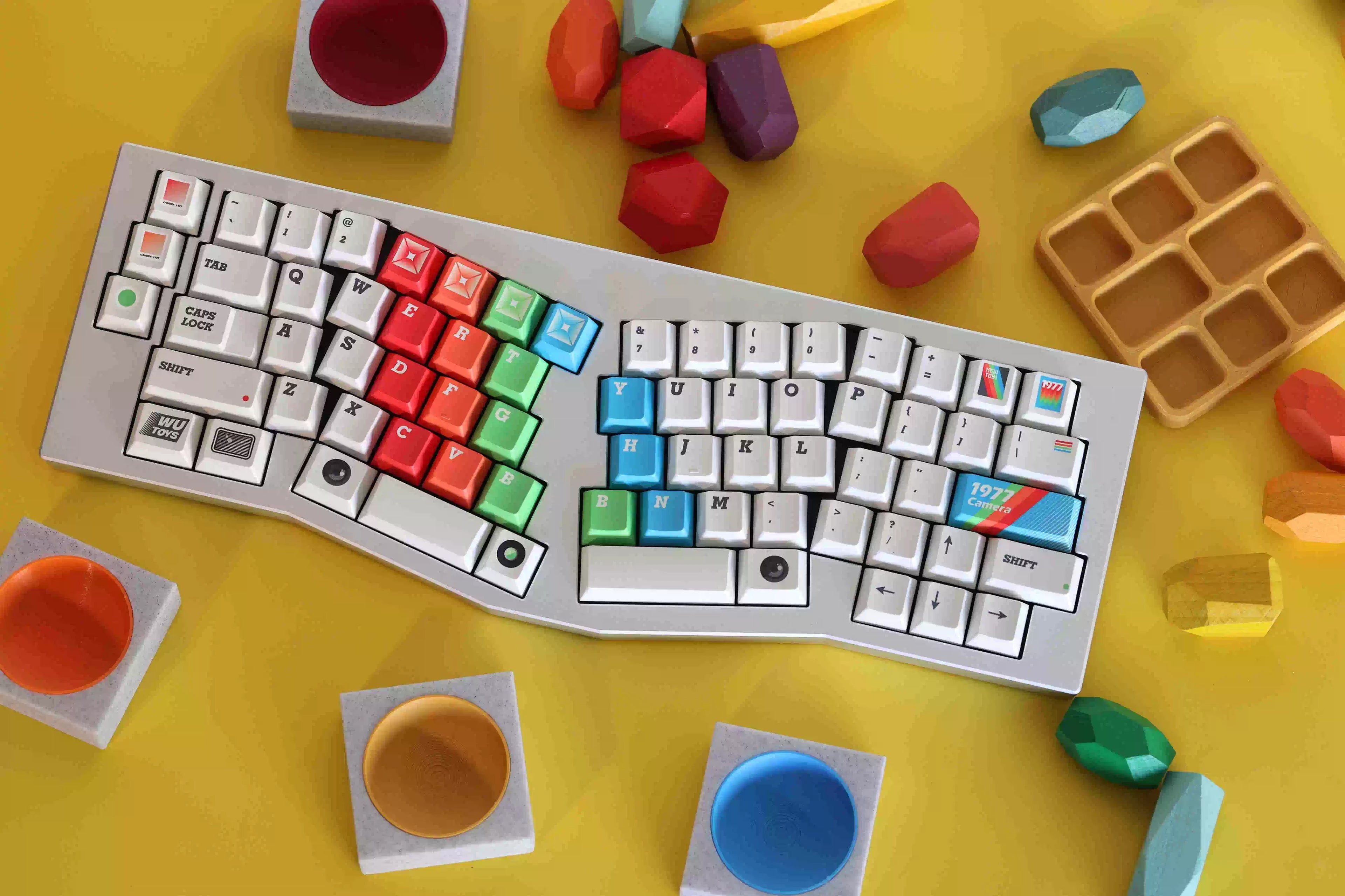 Original retro Polaroid keycap 1977 factory height 176 key PBT five sided thermal sublimation mechanical keyboard personalized keycap set