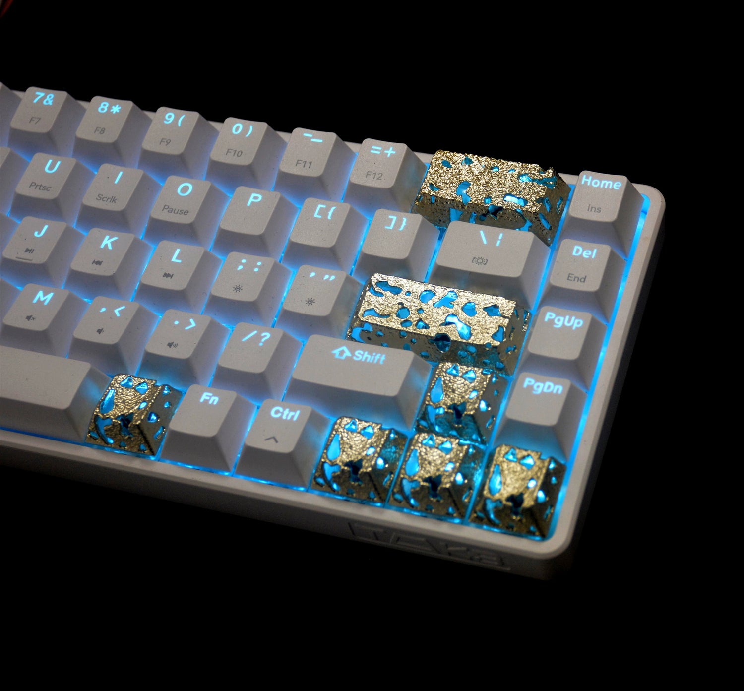Hollow corrosion design, metal copper personalized keycaps, non-ferrous metal creative mechanical keyboard keycaps, computer desktop with decorative keycaps
