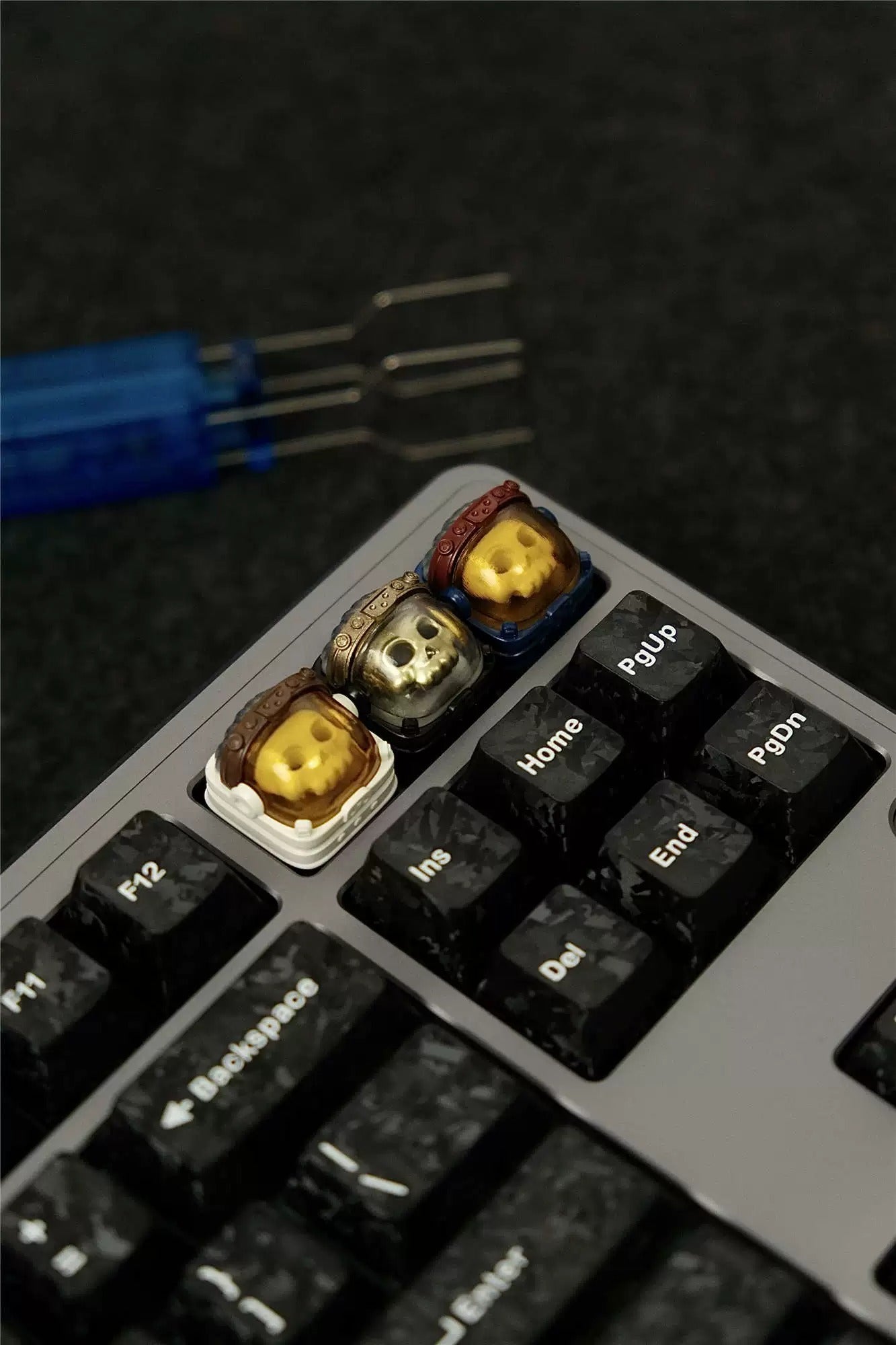 Skeleton Space Man Machine Gun Soldier Personalized Keycaps, Original Design Resin Material Mechanical Keyboard Decorative Keycaps, Cartoon Art Keycaps
