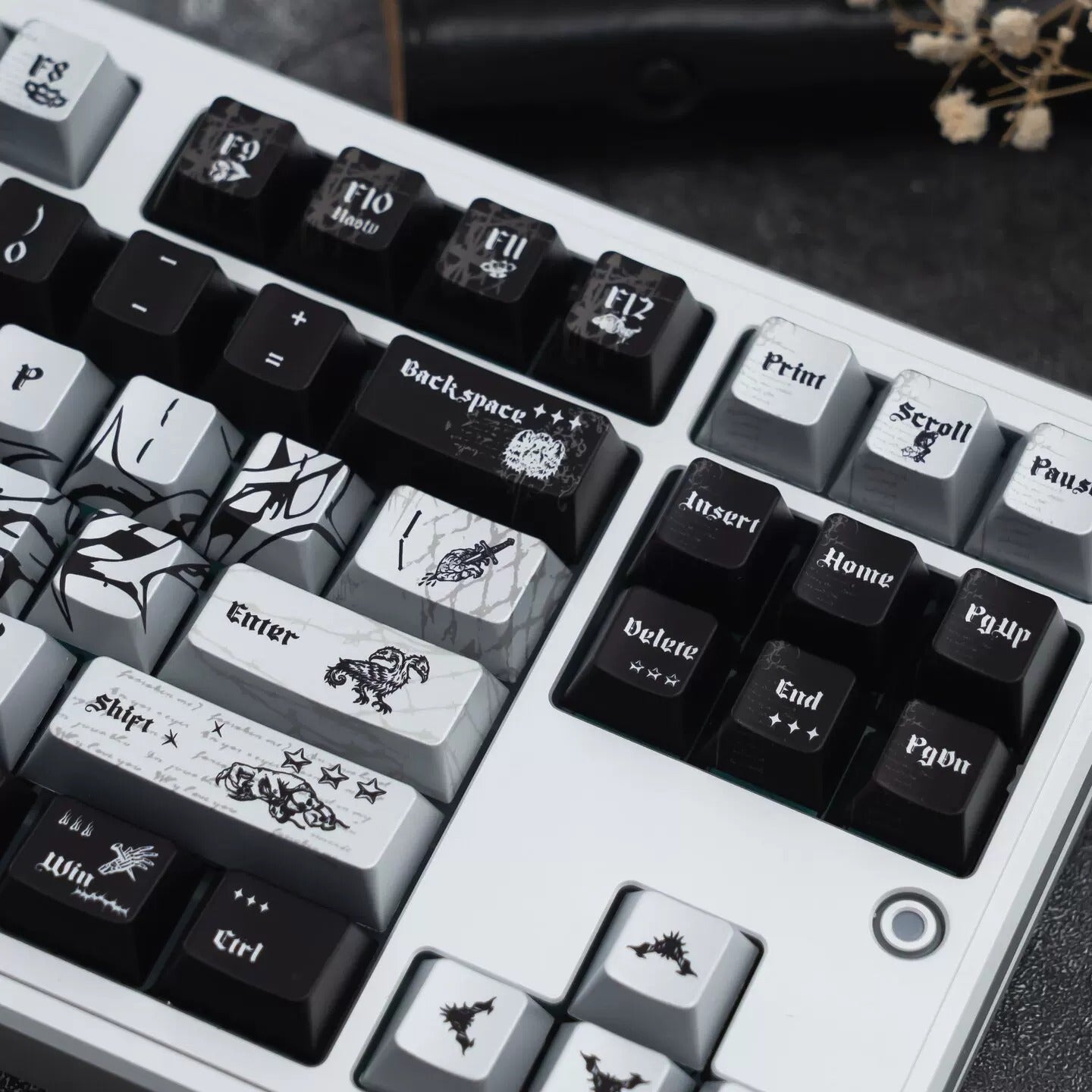 Dark Night Thorn Metal Paint Mechanical Keyboard Keycaps PBT Original Factory Height, PBT material personalized keycaps, mechanical keyboard replacement keycap set, Compatible with 61/64/68/75/84/87/104 Key Mechanical Keyboard Keycap Set