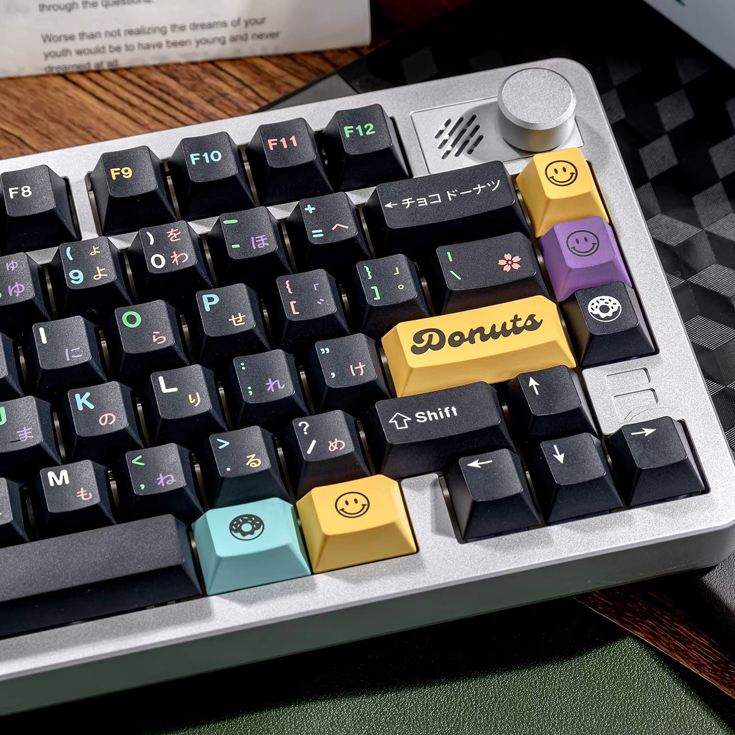 Chocolate/blueberry donut themed design, PBT material personalized keycap set, factory height, compatible with Wooting/ROG EXTREME mechanical keyboard