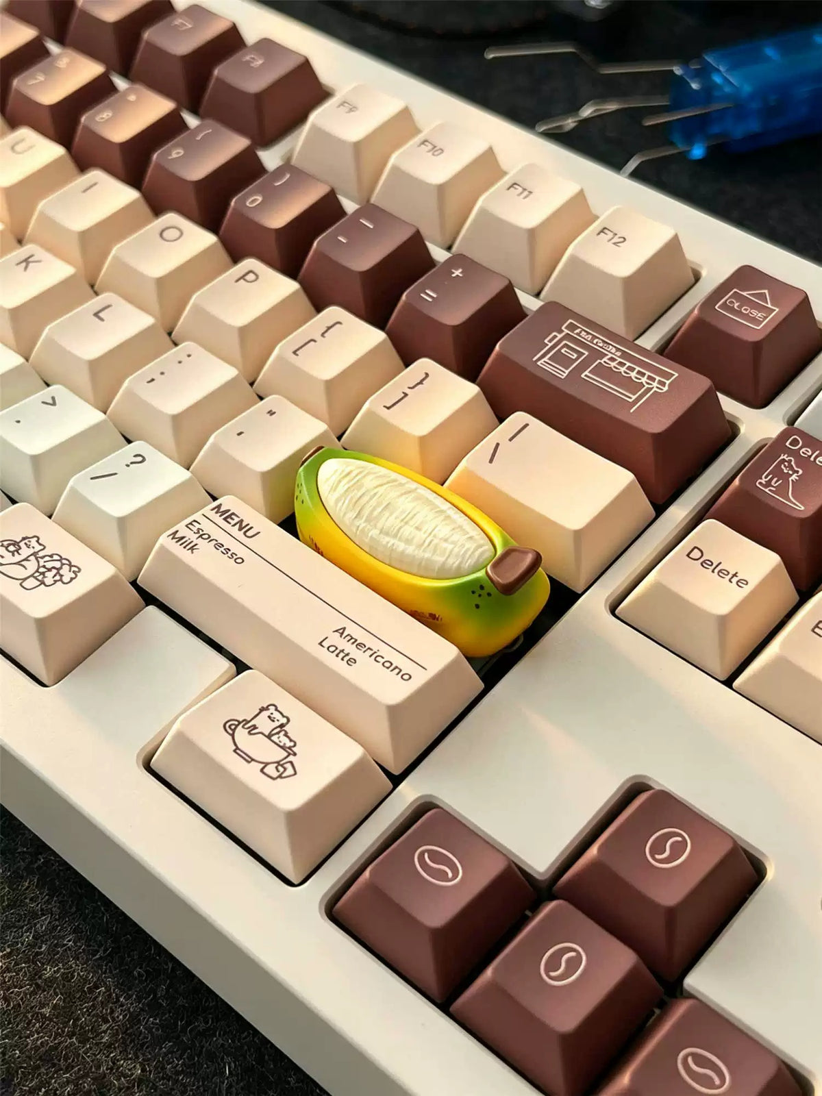 Banana shaped resin personalized keycaps, fruit keycaps, trendy cultural and creative keycaps, mechanical keyboard backspace/enter/caps replacement keycaps, decorative keycaps