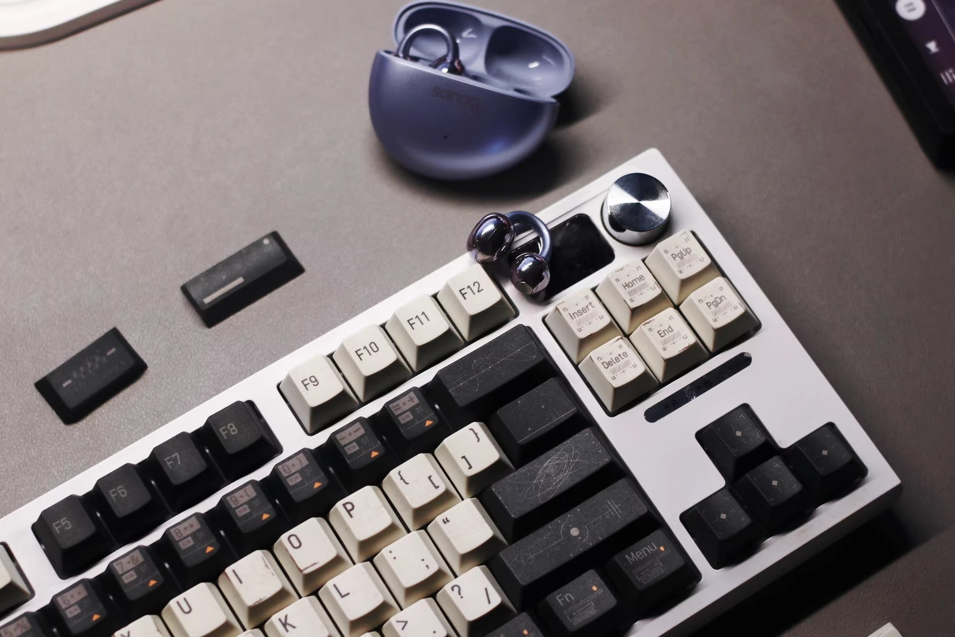 Interstellar themed personalized keycap set, astronaut space series PBT material decorative keycaps