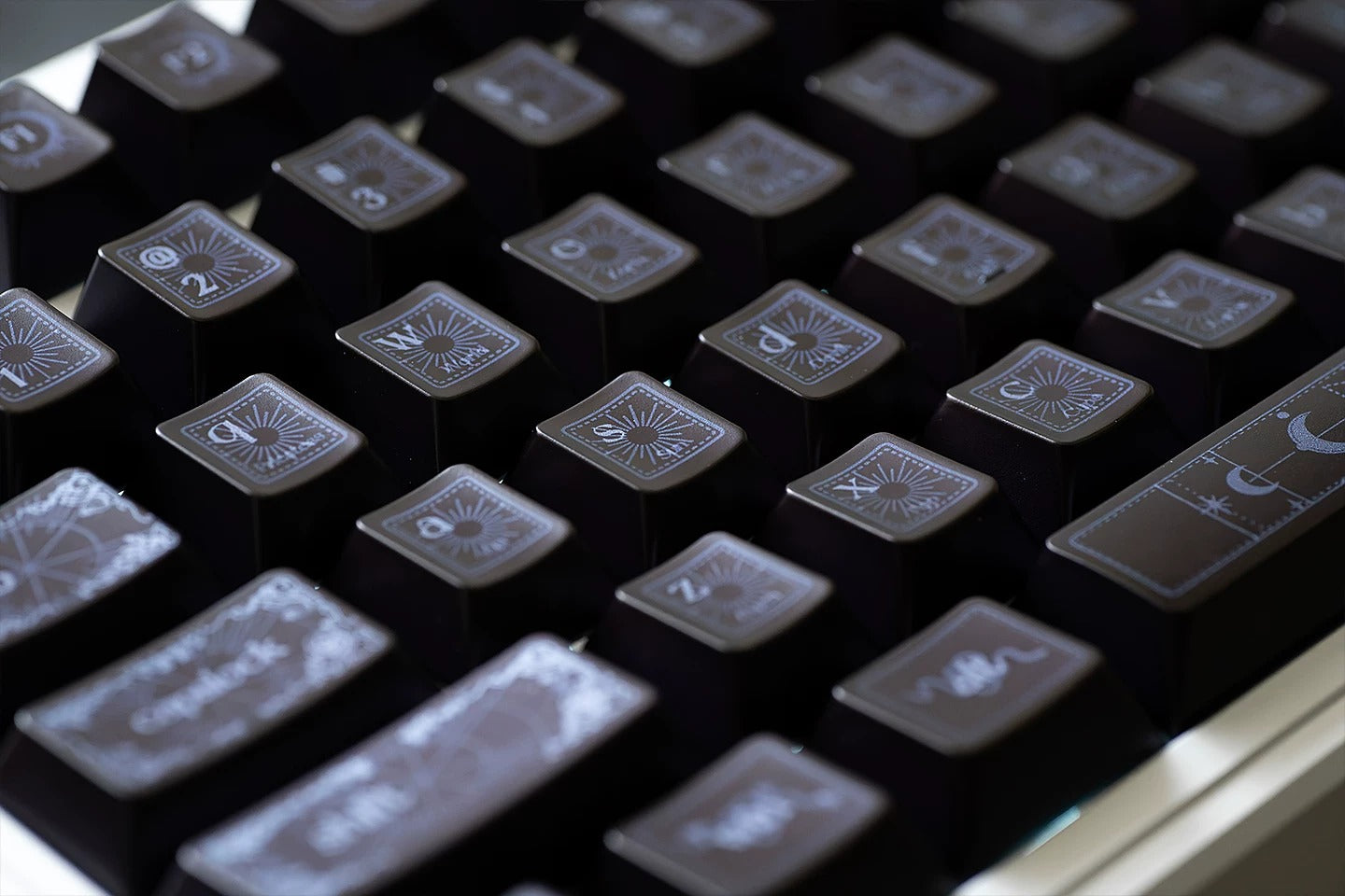 Original design set of dynamic snake theme keycaps, made of PBT material, highly personalized keycap set from the original factory, suitable for 61/64/68/75/84/87/104 key mechanical keyboards in anime and games