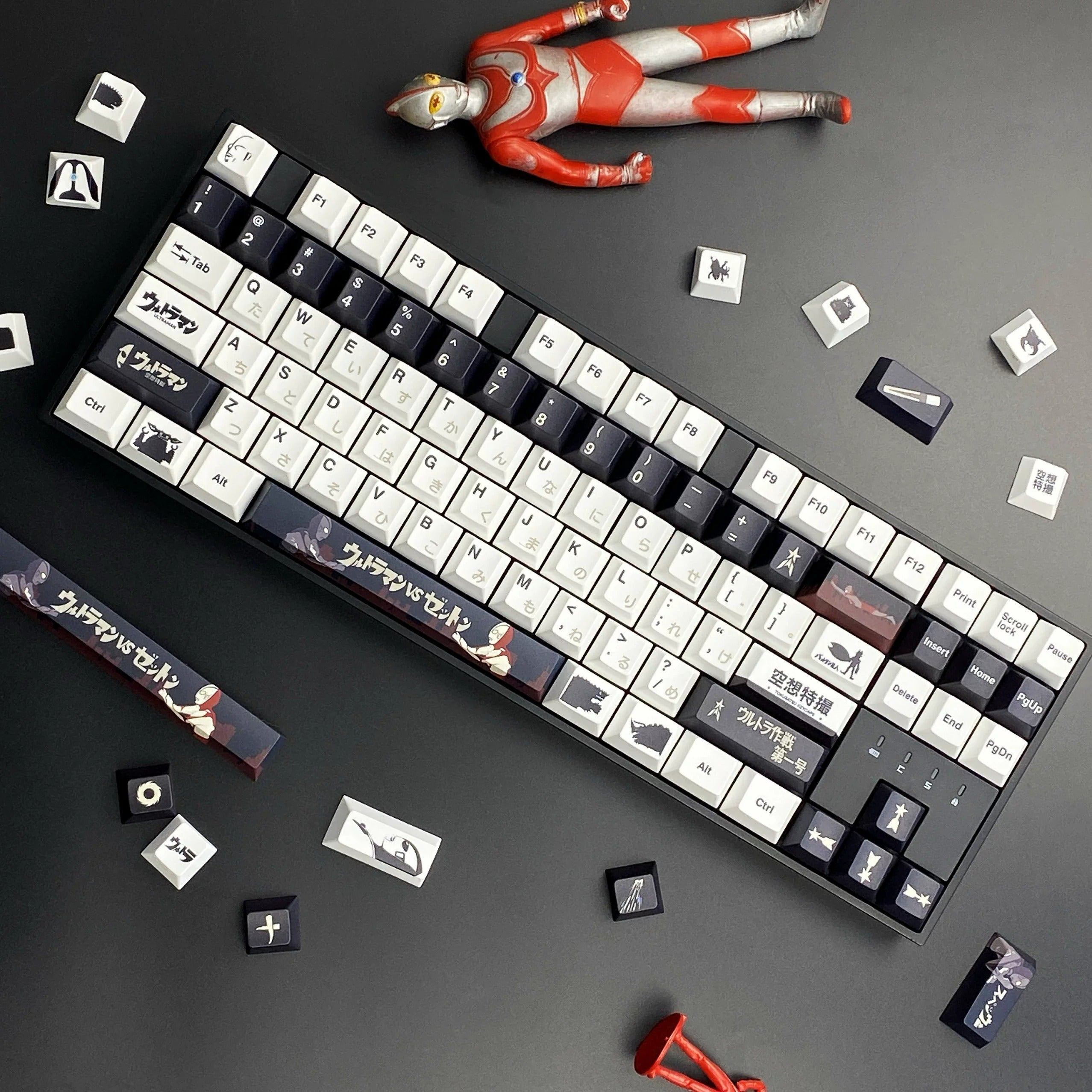 Ultraman series, first generation Ultraman themed personalized keycap set, available in red/black, PBT material original factory highly personalized keycap set, anime and game themed keycaps, suitable for 61/64/68/75/84/87/104 key mechanical keyboards.