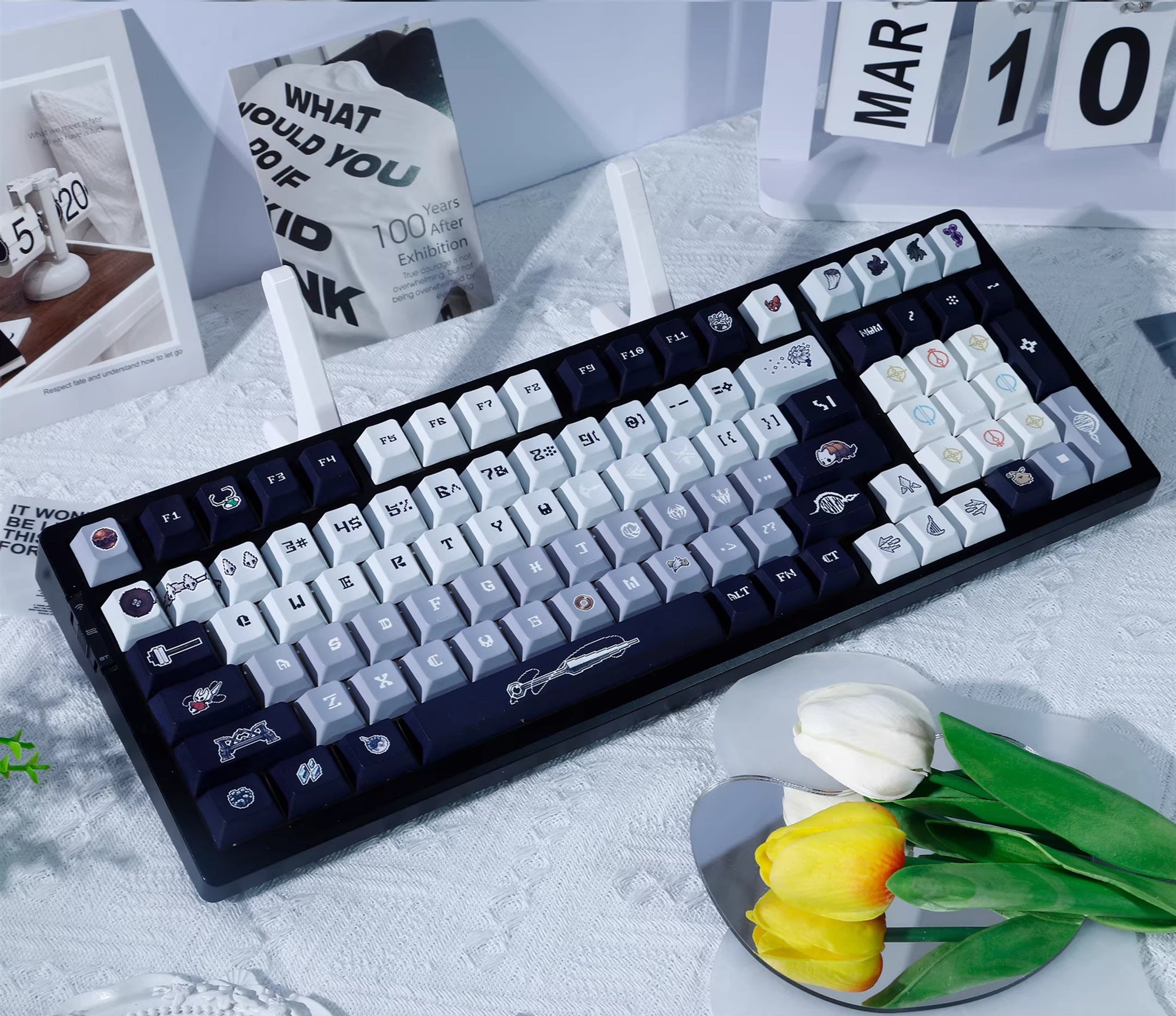 Hollow Knight: Silksong Theme, Personalized Key Cap Set PBT Material Game Key Cap Set, Mechanical Keyboard Personalized Key Cap Set, Suitable for 61/64/68/75/84/87/104 Key Mechanical Keyboard