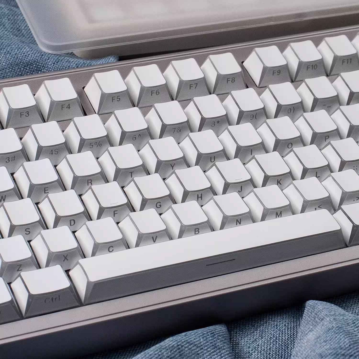 Black/white/gray gradient folded edges, transparent side engraved keyboard keycaps, customized PBT two-color injection molding