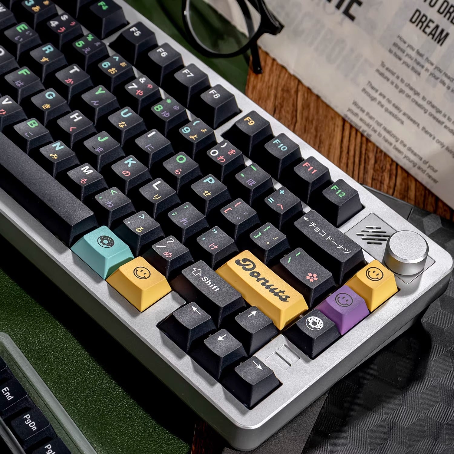 Chocolate/blueberry donut themed design, PBT material personalized keycap set, factory height, compatible with Wooting/ROG EXTREME mechanical keyboard