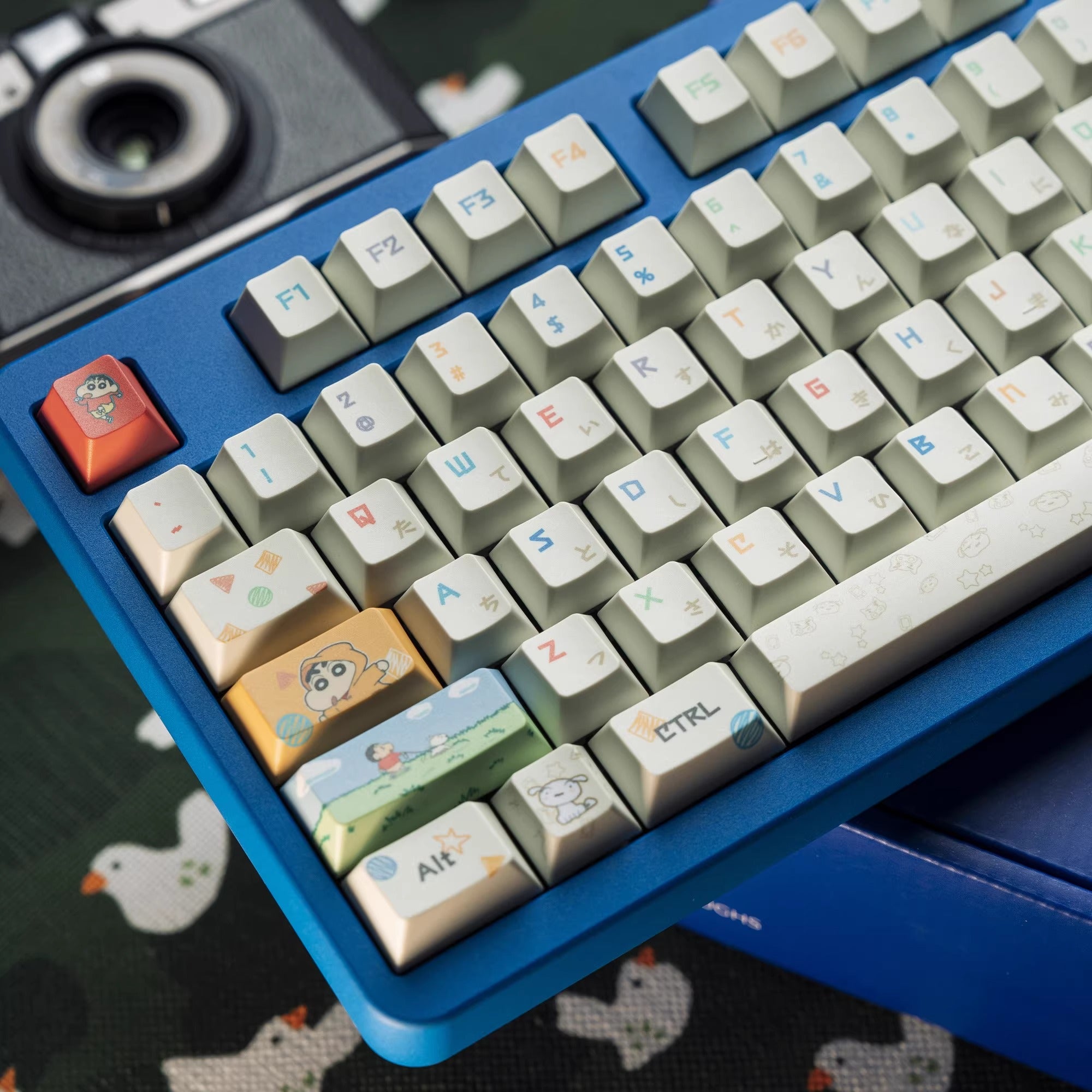 Crayon Shin chan themed personalized keycap set, made of PBT material, original high PBT full five sided heat sublimation cartoon keycap