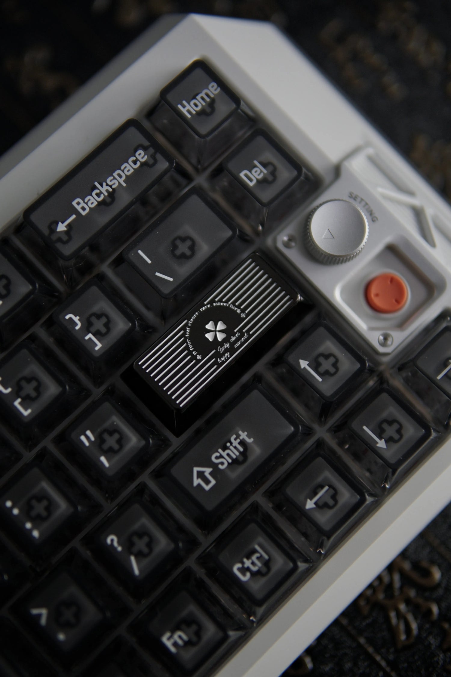 Lucky Four Leaves Clover theme, 2.25U metal personalized keycaps, minimalist design metal material keyboard decoration keycaps