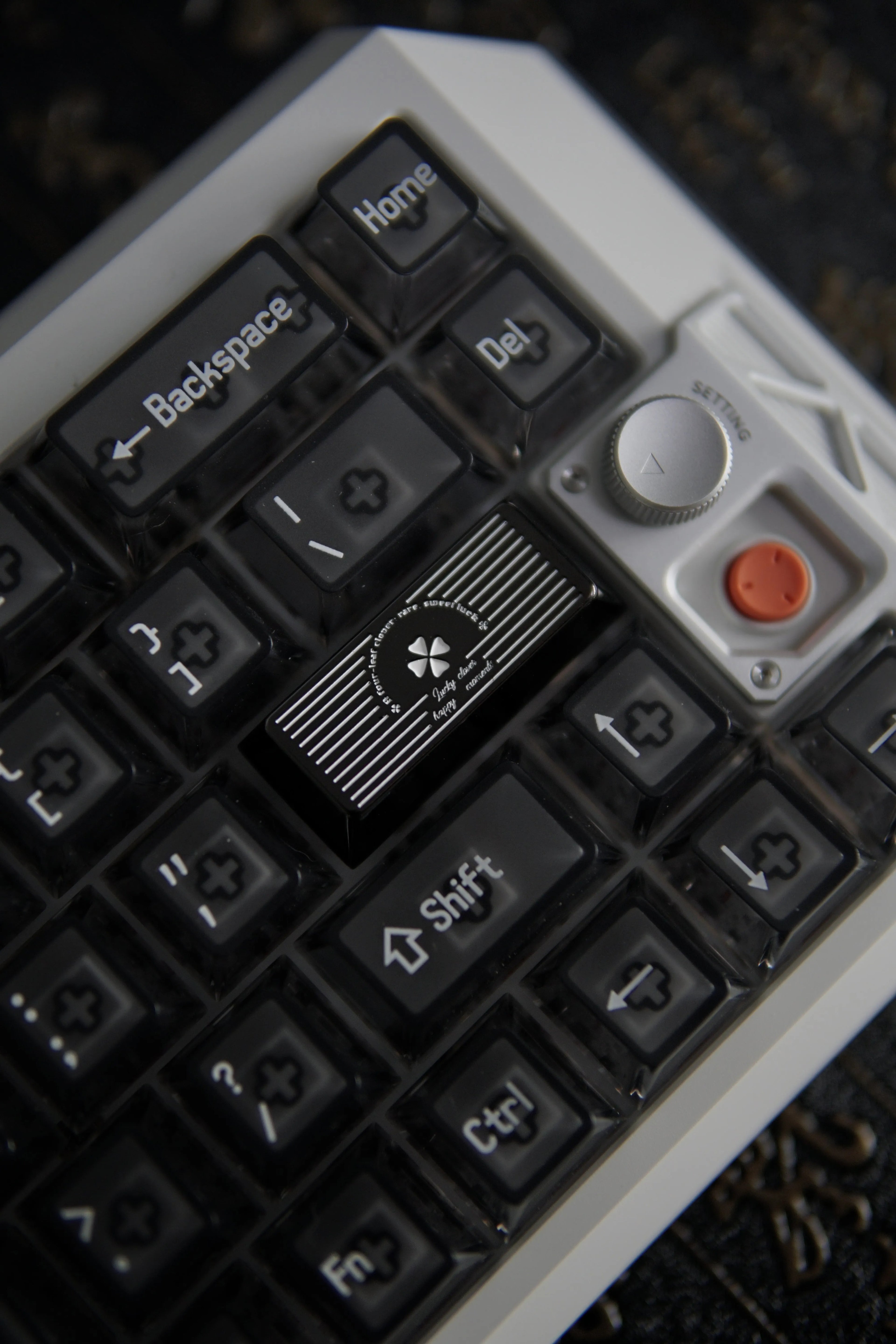 Lucky Four Leaves Clover theme, 2.25U metal personalized keycaps, minimalist design metal material keyboard decoration keycaps