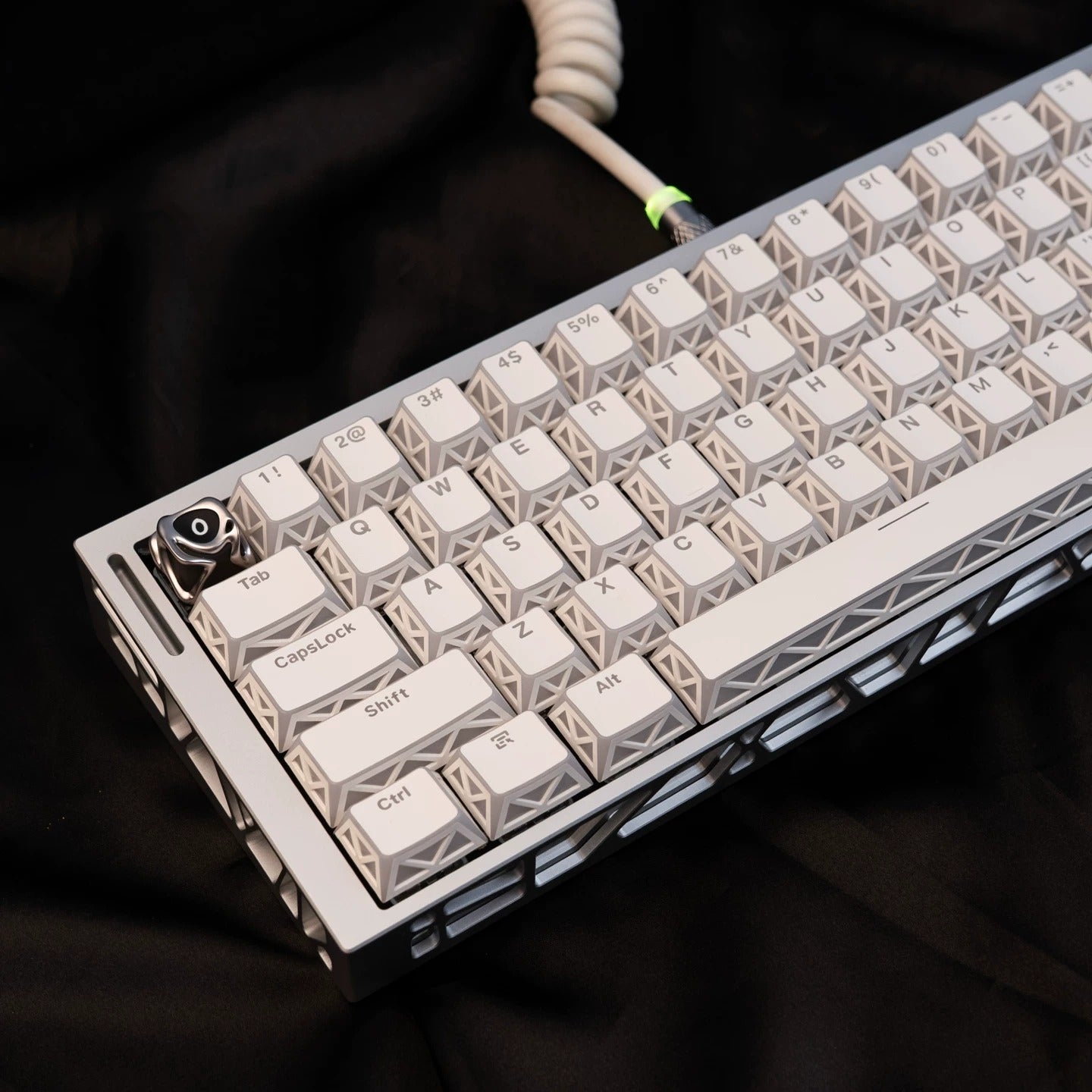 White translucent minimalist design keycap folding shadow, 4-sided hollow translucent front engraving customized keyboard PC+PBT compatible with 61/64/68/75/84/87/104 mechanical keyboard