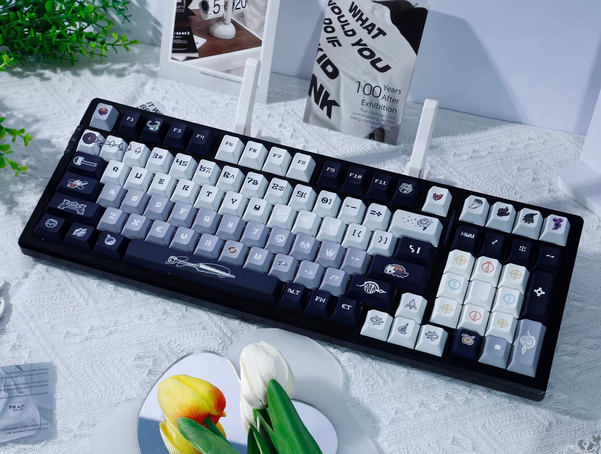 Hollow Knight: Silksong Theme, Personalized Key Cap Set PBT Material Game Key Cap Set, Mechanical Keyboard Personalized Key Cap Set, Suitable for 61/64/68/75/84/87/104 Key Mechanical Keyboard