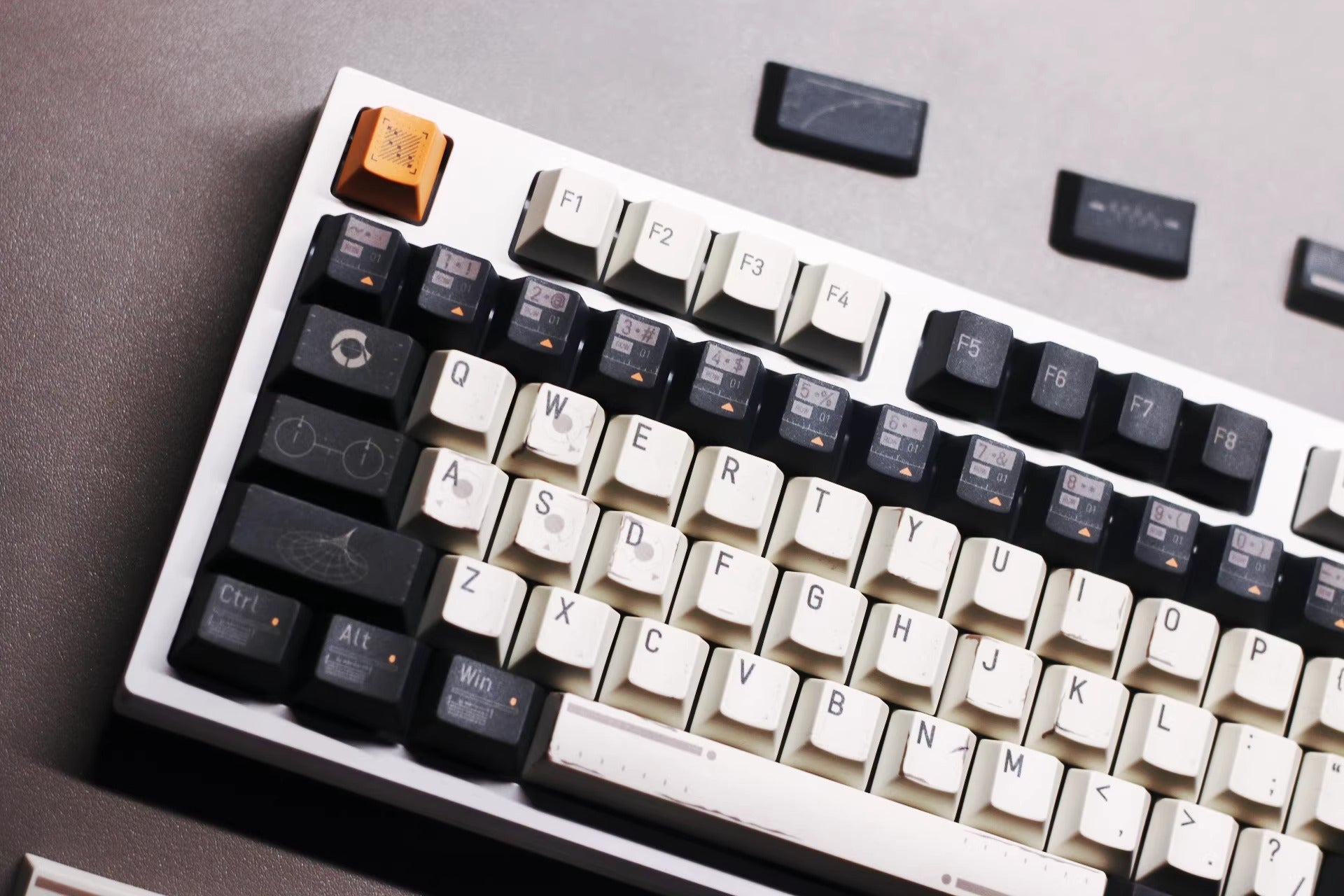 Interstellar themed personalized keycap set, astronaut space series PBT material decorative keycaps