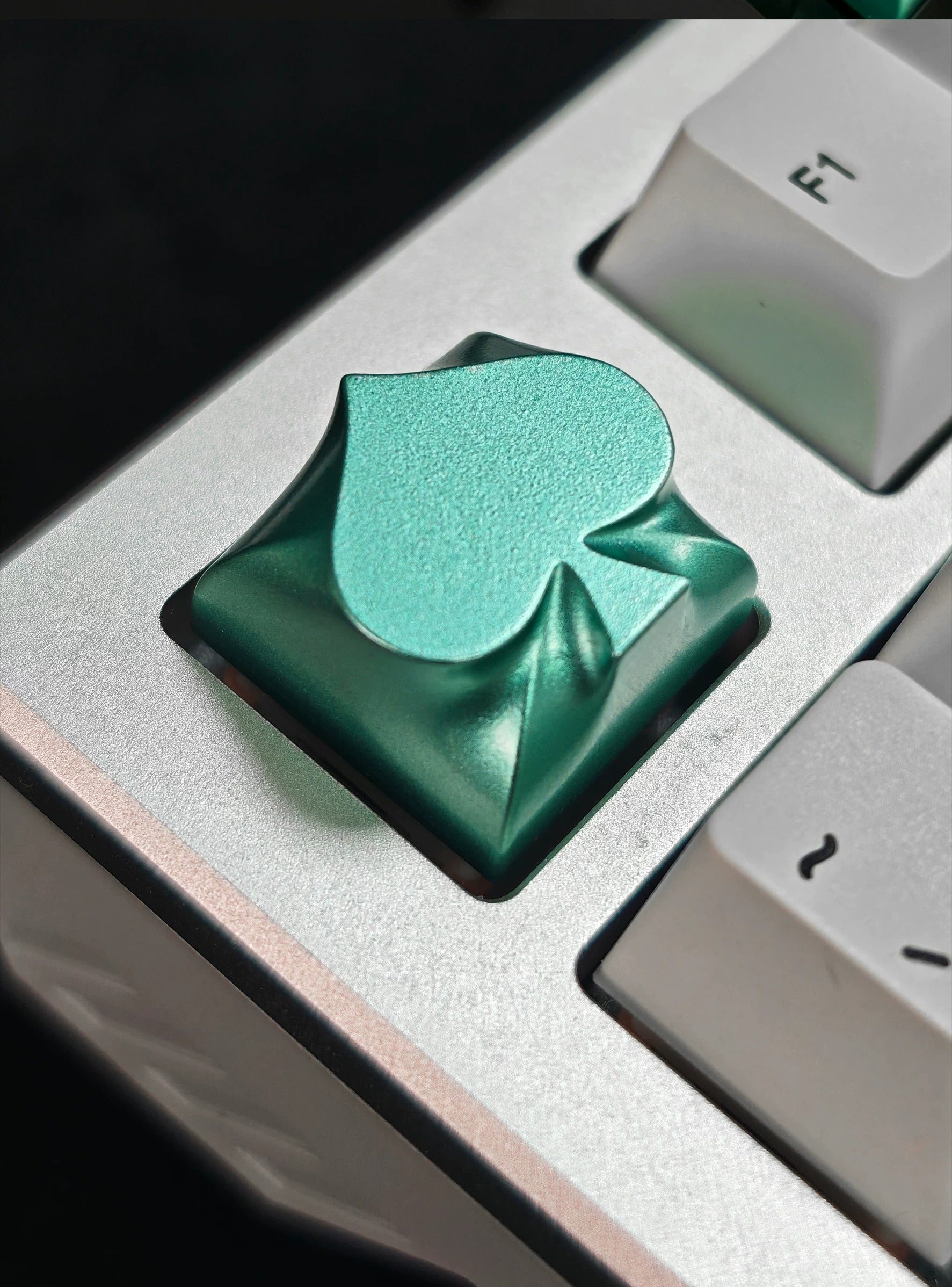 Metal playing cards, suit keycaps, mechanical keyboard, personalized metal, three-dimensional personalized decoration, keycap direction