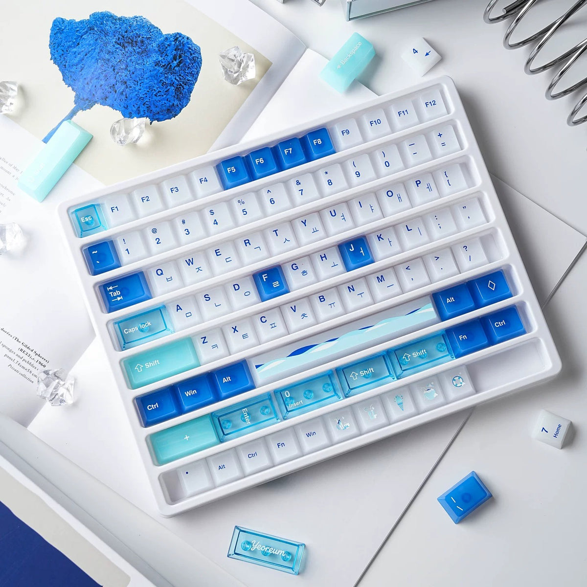 Ocean View theme design. PC semi transparent material personalized key cap set, blue ocean themed cultural creative decorative keycaps, compatible with 61/64/68/75/84/87/104 key mechanical keyboard