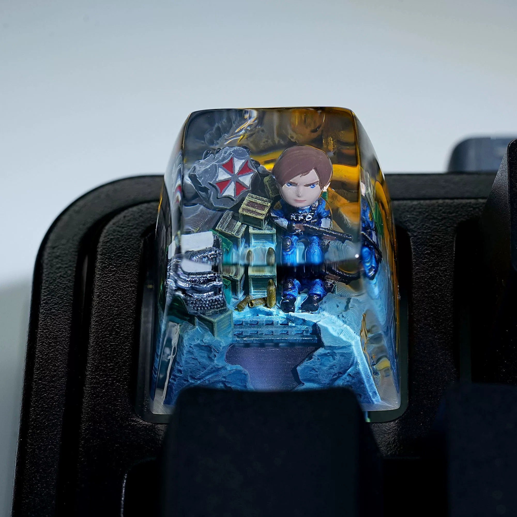 Resident Evil, Leon·Scott·Kennedy， Crystal resin personalized keycaps, anime and game cultural creative keycaps, mechanical keyboard artistic decorative keycaps