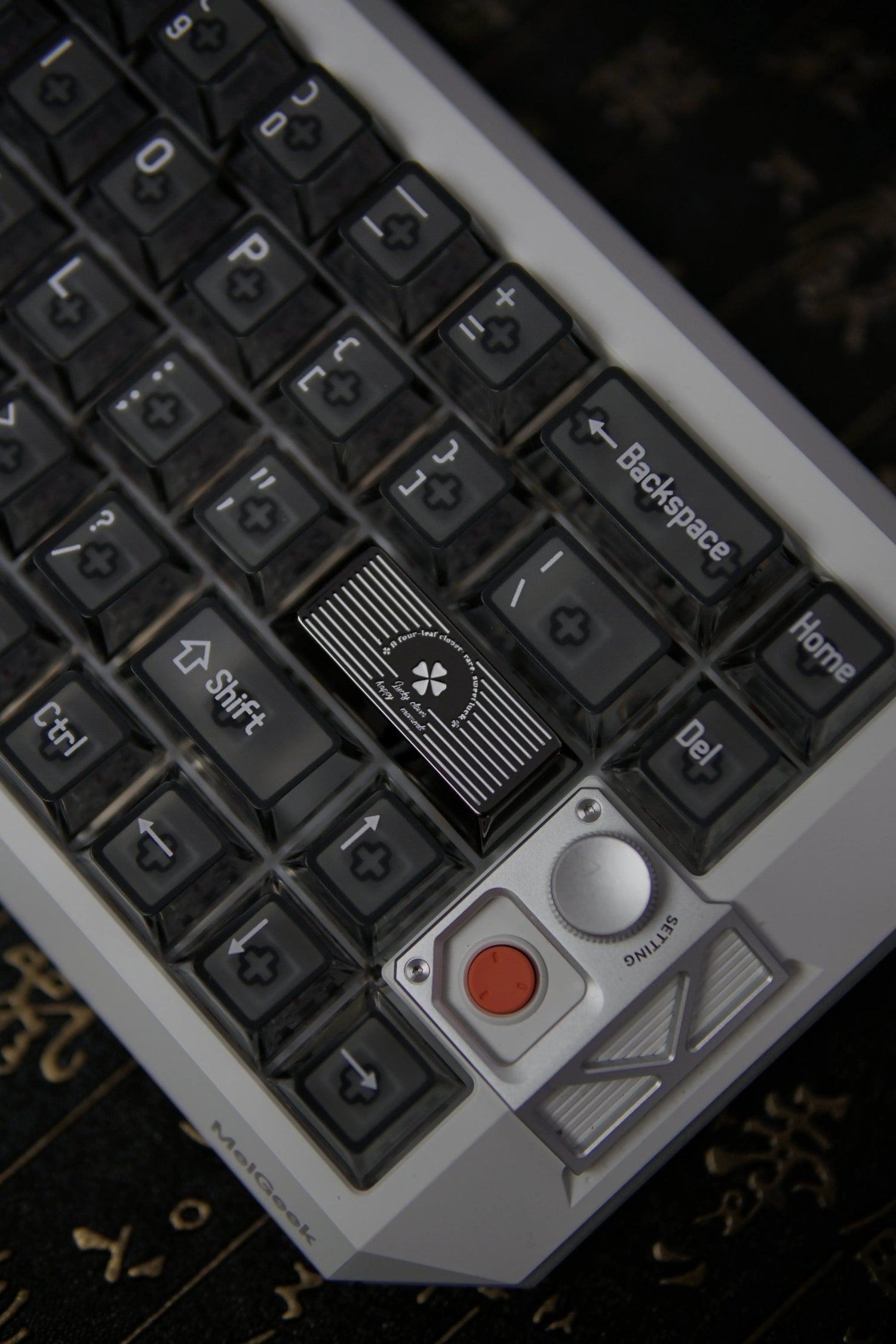 Lucky Four Leaves Clover theme, 2.25U metal personalized keycaps, minimalist design metal material keyboard decoration keycaps