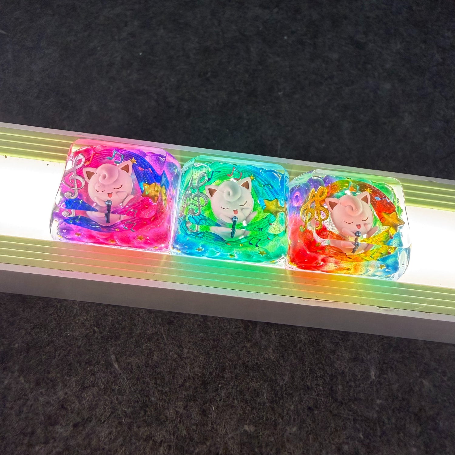 Pok é  mon, Jigglypuff theme coating and sealing design, 1.25U Crystal Resin Personalized Keycaps, Anime Game Culture Creative Resin Keycaps, Mechanical Keyboard Art Decorative Keycaps