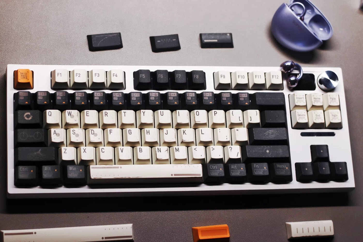 Interstellar themed personalized keycap set, astronaut space series PBT material decorative keycaps