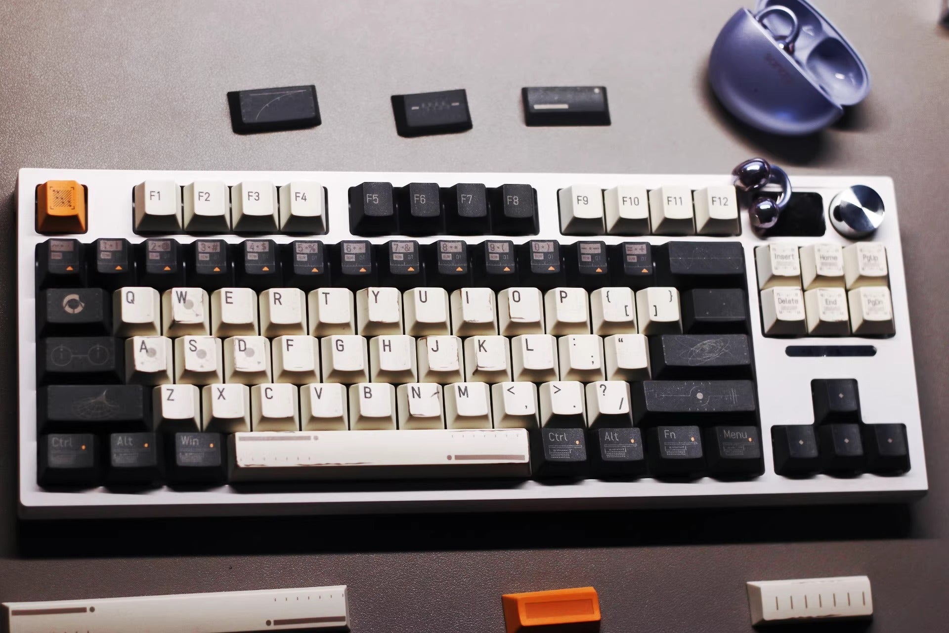 Interstellar themed personalized keycap set, astronaut space series PBT material decorative keycaps