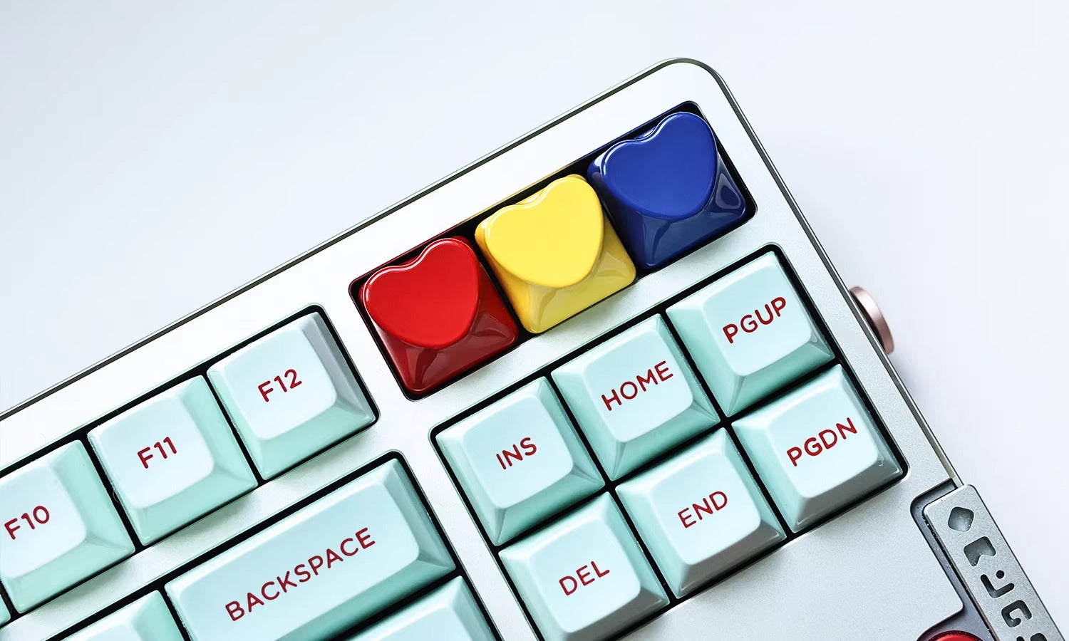 heart shape aluminum alloy keycaps, metal shaped personalized keycaps, metal baked paint, CNC machining, customized mechanical keyboard decoration keycaps