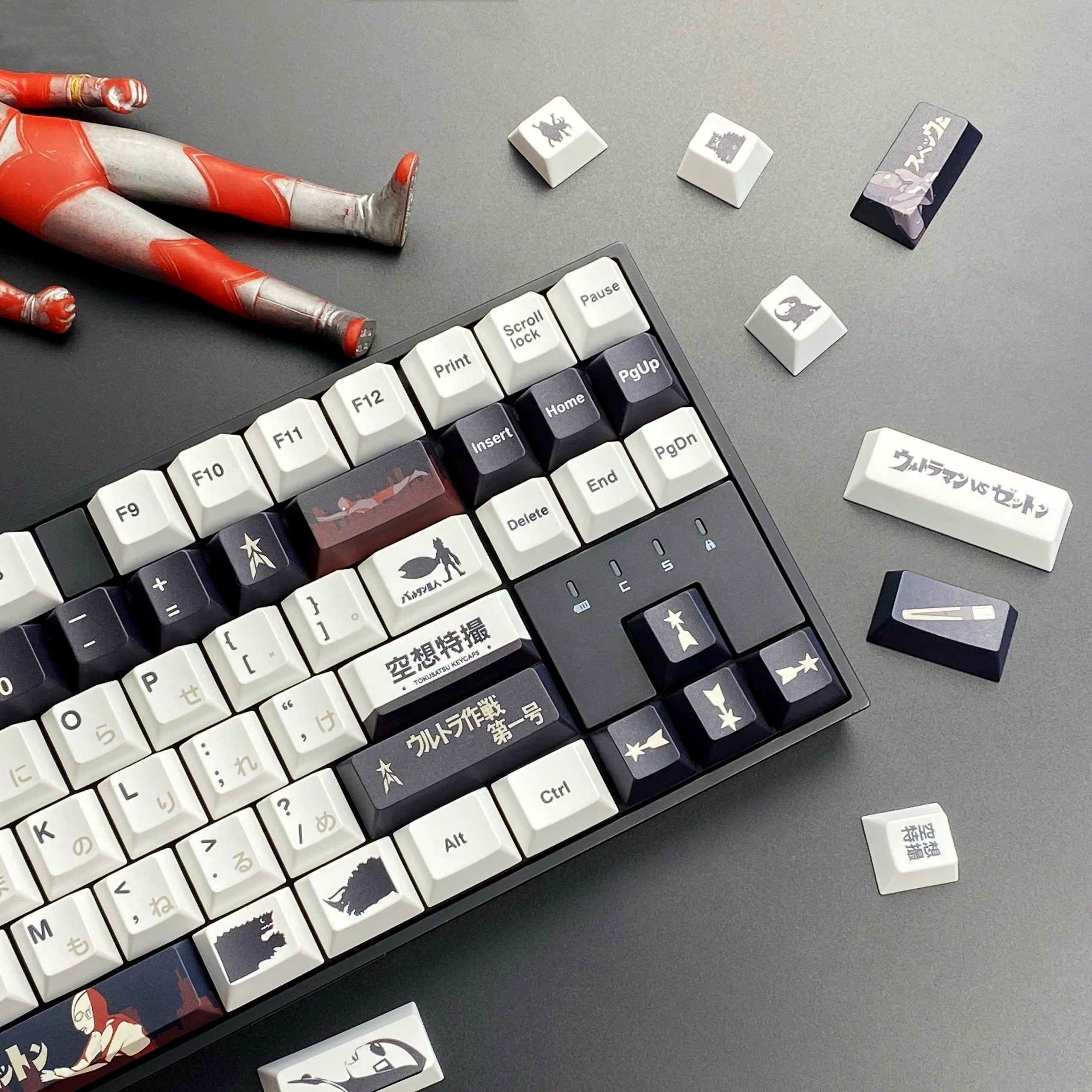 Ultraman series, first generation Ultraman themed personalized keycap set, available in red/black, PBT material original factory highly personalized keycap set, anime and game themed keycaps, suitable for 61/64/68/75/84/87/104 key mechanical keyboards.