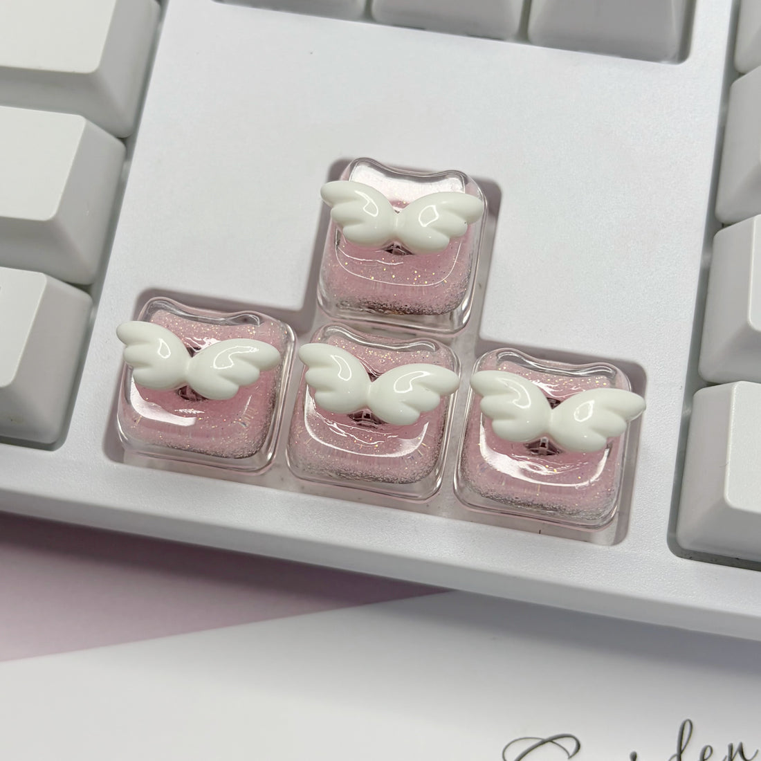 Cute wing resin personalized keycap directional key set, white wing shaped creative keycap, mechanical keyboard decorative keycap