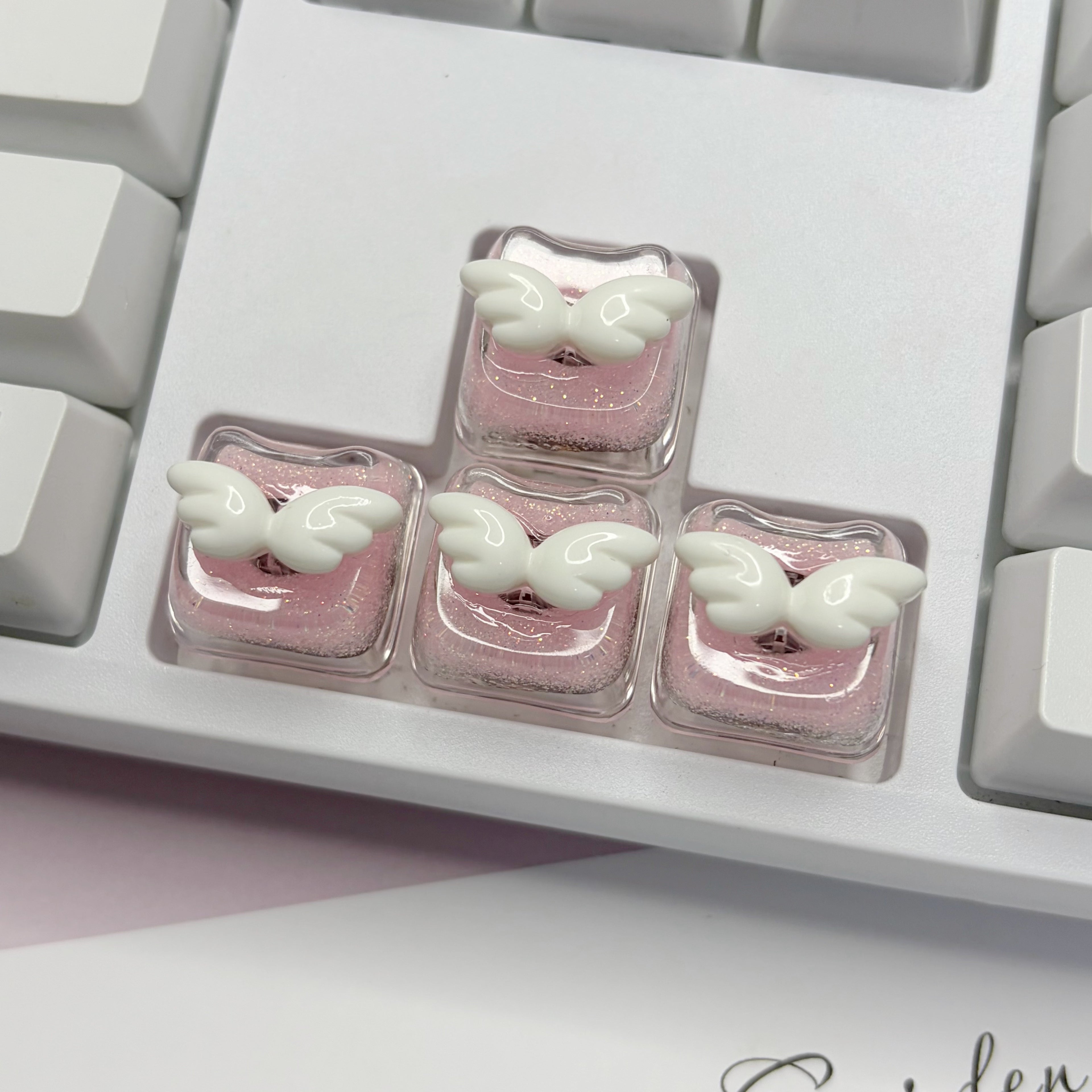 Cute wing resin personalized keycap directional key set, white wing shaped creative keycap, mechanical keyboard decorative keycap