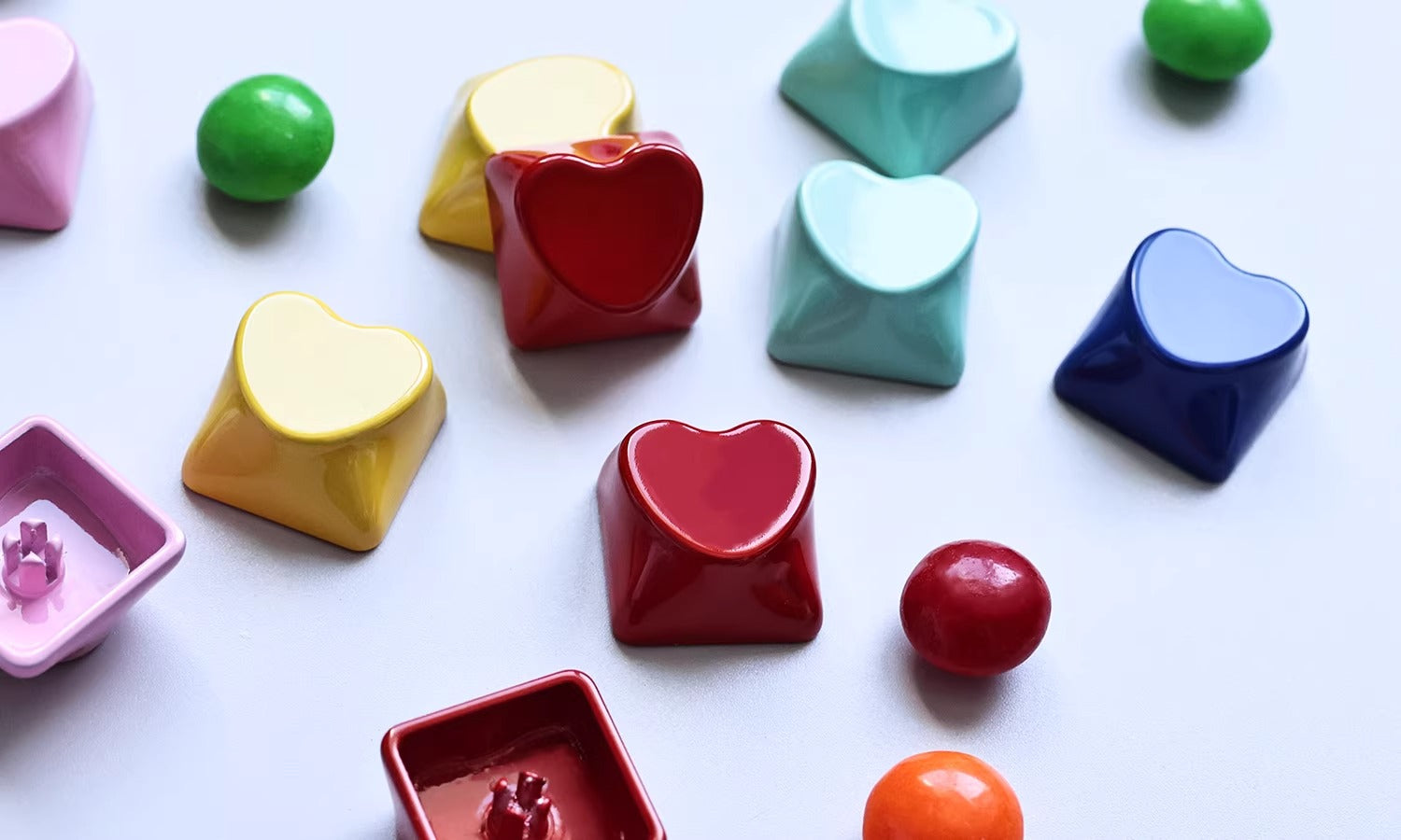 heart shape aluminum alloy keycaps, metal shaped personalized keycaps, metal baked paint, CNC machining, customized mechanical keyboard decoration keycaps