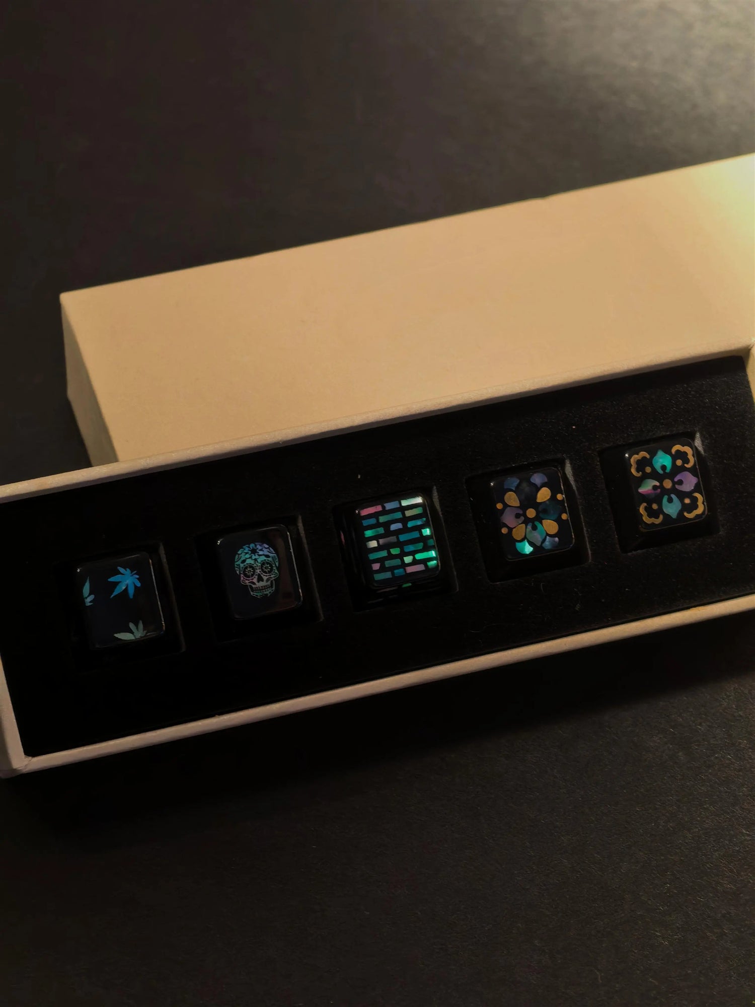 Simple geometric patterns The traditional Lacquerware decoration technique,+mother of pearl inlay, set of 5, classic and stylish game console buttons, decorative keycaps with directional key combinations