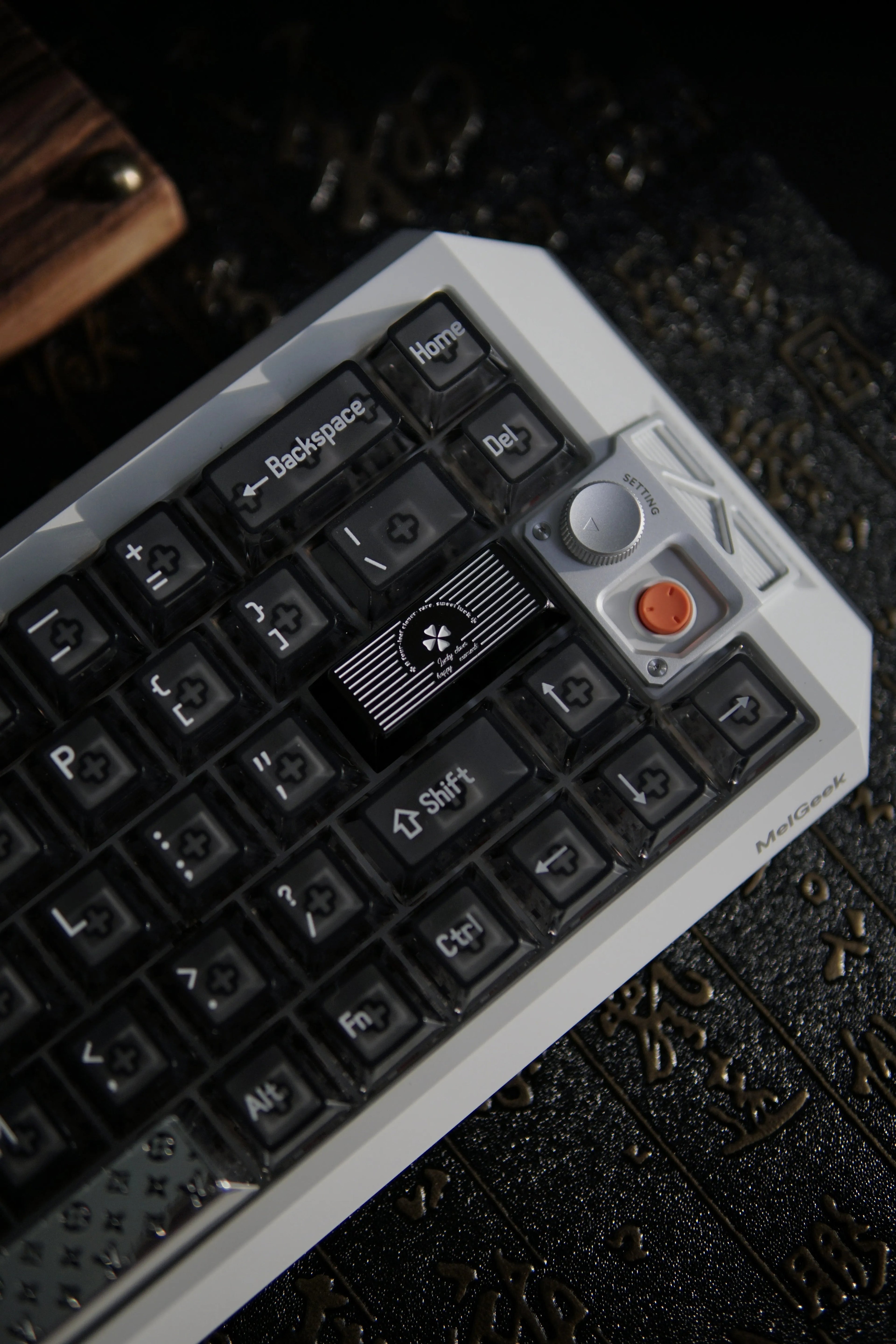 Lucky Four Leaves Clover theme, 2.25U metal personalized keycaps, minimalist design metal material keyboard decoration keycaps