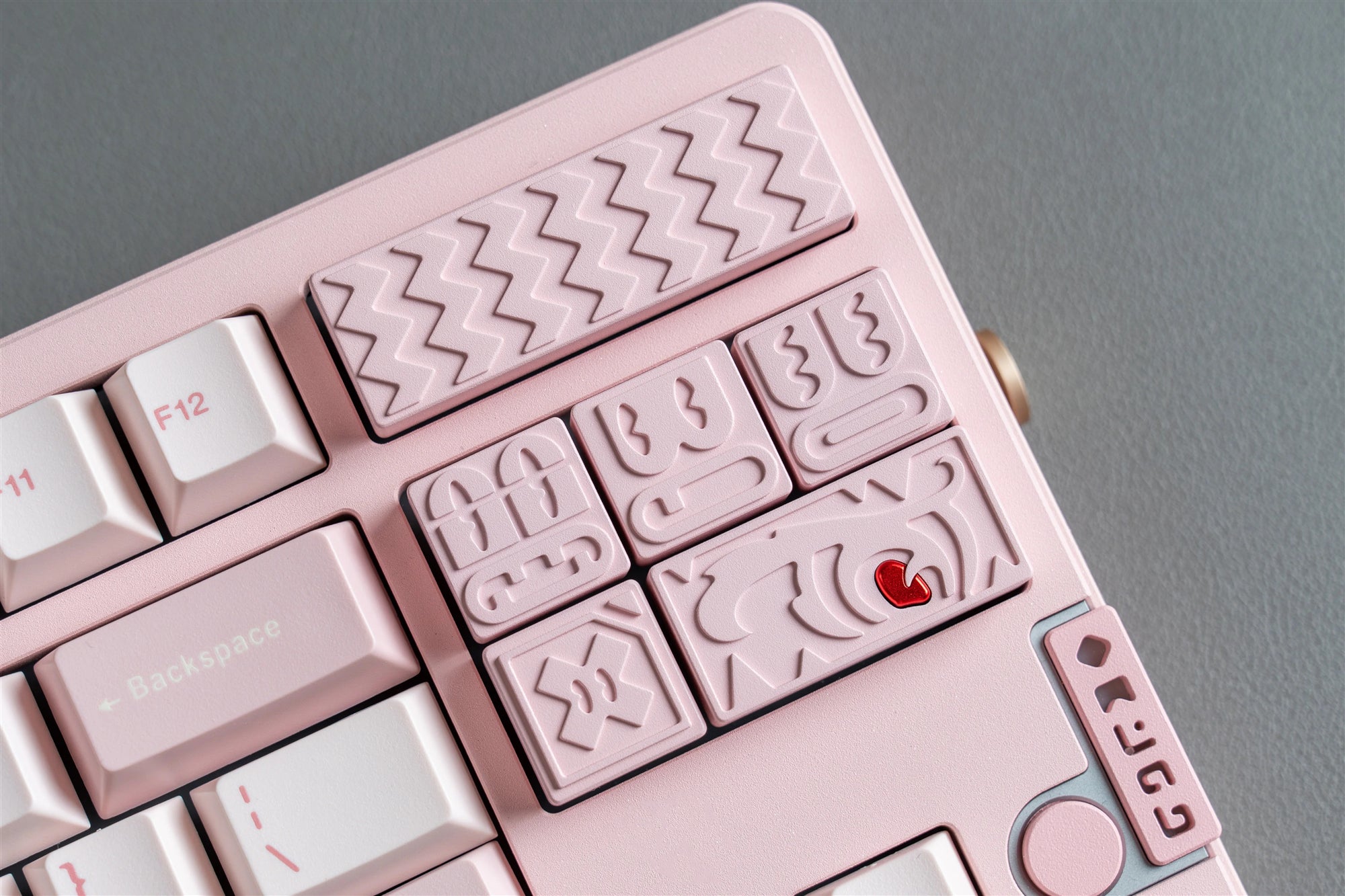 Virtual Kingdom Theme Emotion EMOTION CNC Anode Silver Black Pink Metal Personalized Decorative Keycap Set.