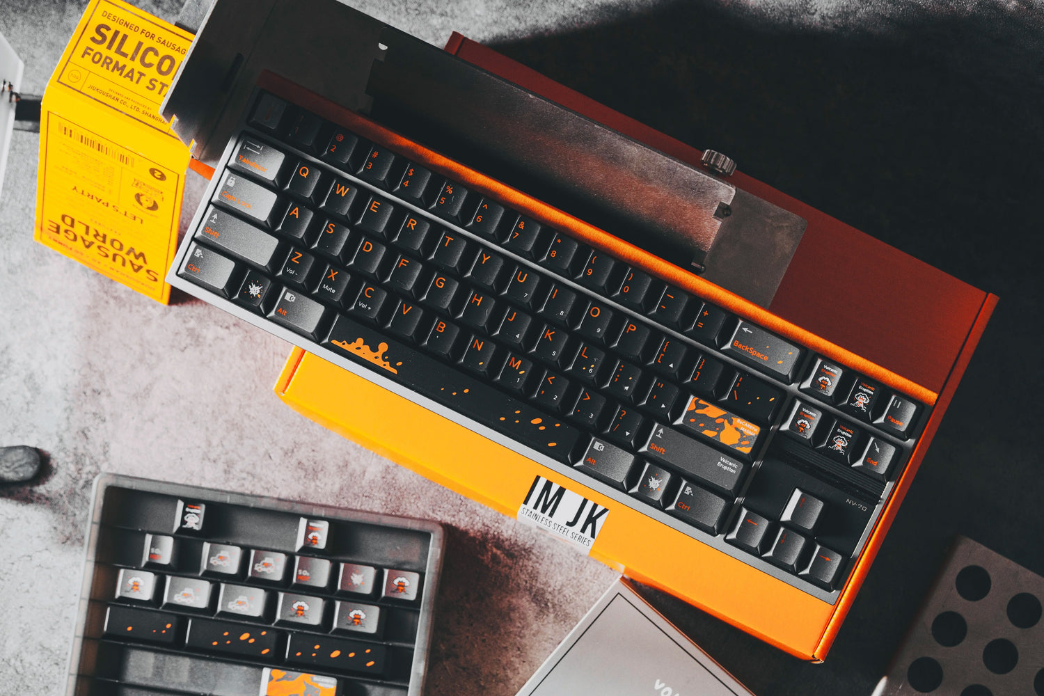 Fire melt flow black dark silver gray light orange V-series texture metallic paint volcano theme original factory mechanical keycap PBT material material personalized keycap set, compatible with 61/64/68/75/84/87/104 mechanical keyboard replacement keycap