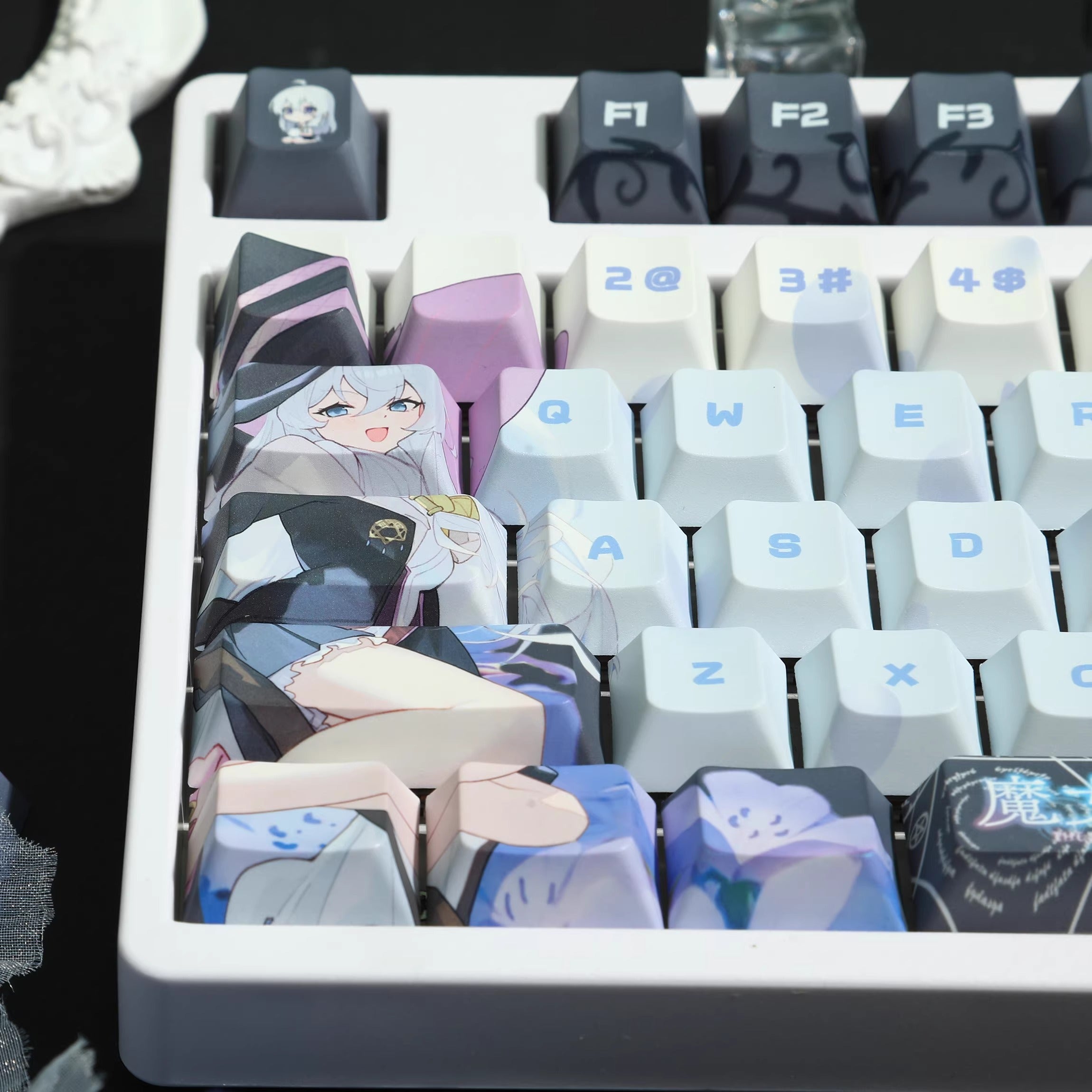 Wandering Witch series, Elaina theme, PBT material personalized keycap set, anime game culture creative decoration keycap set, mechanical keyboard, anime keycap art keycap