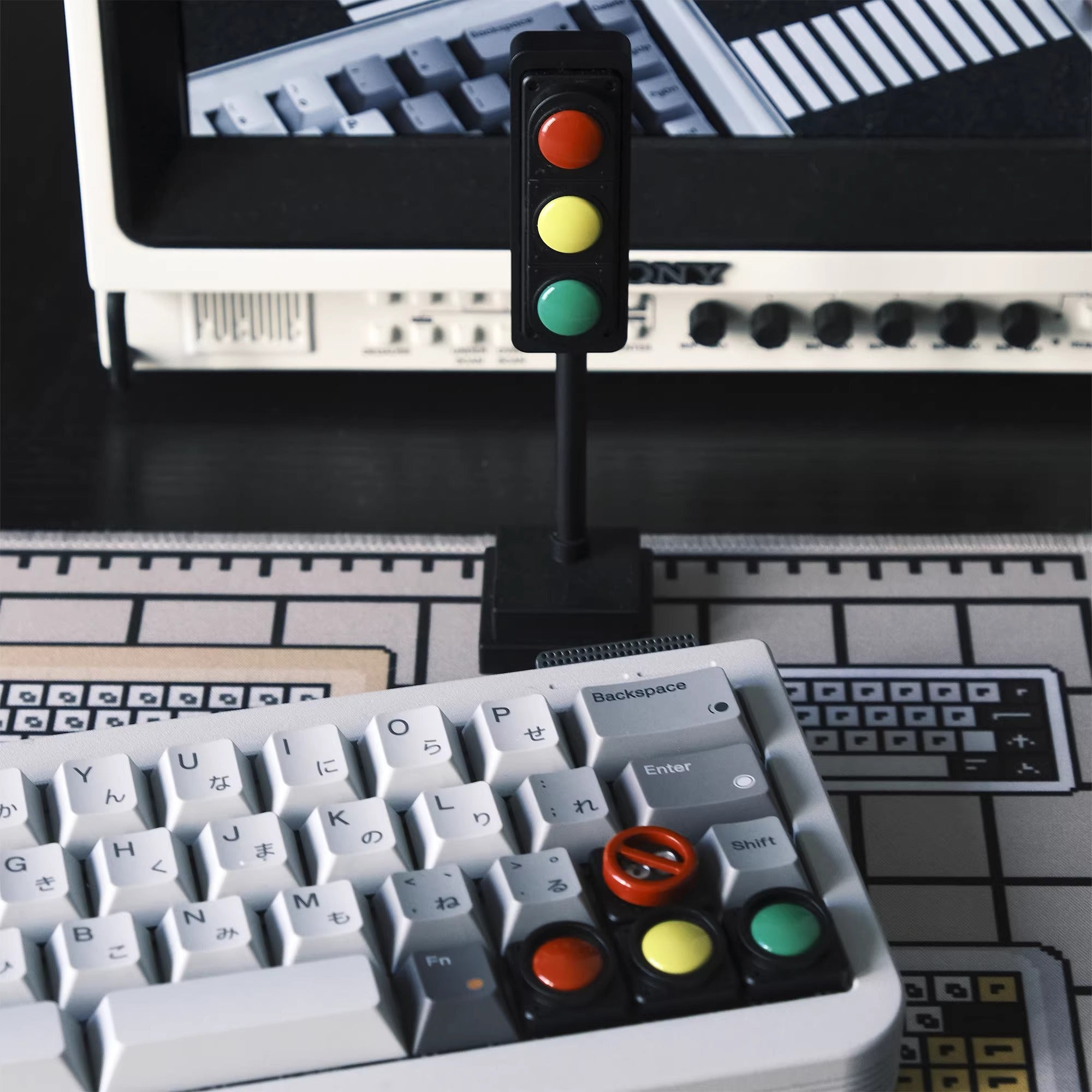 Retro traffic light design, personalized keycaps made of metal material for traffic signals, creative cultural decorative keycaps