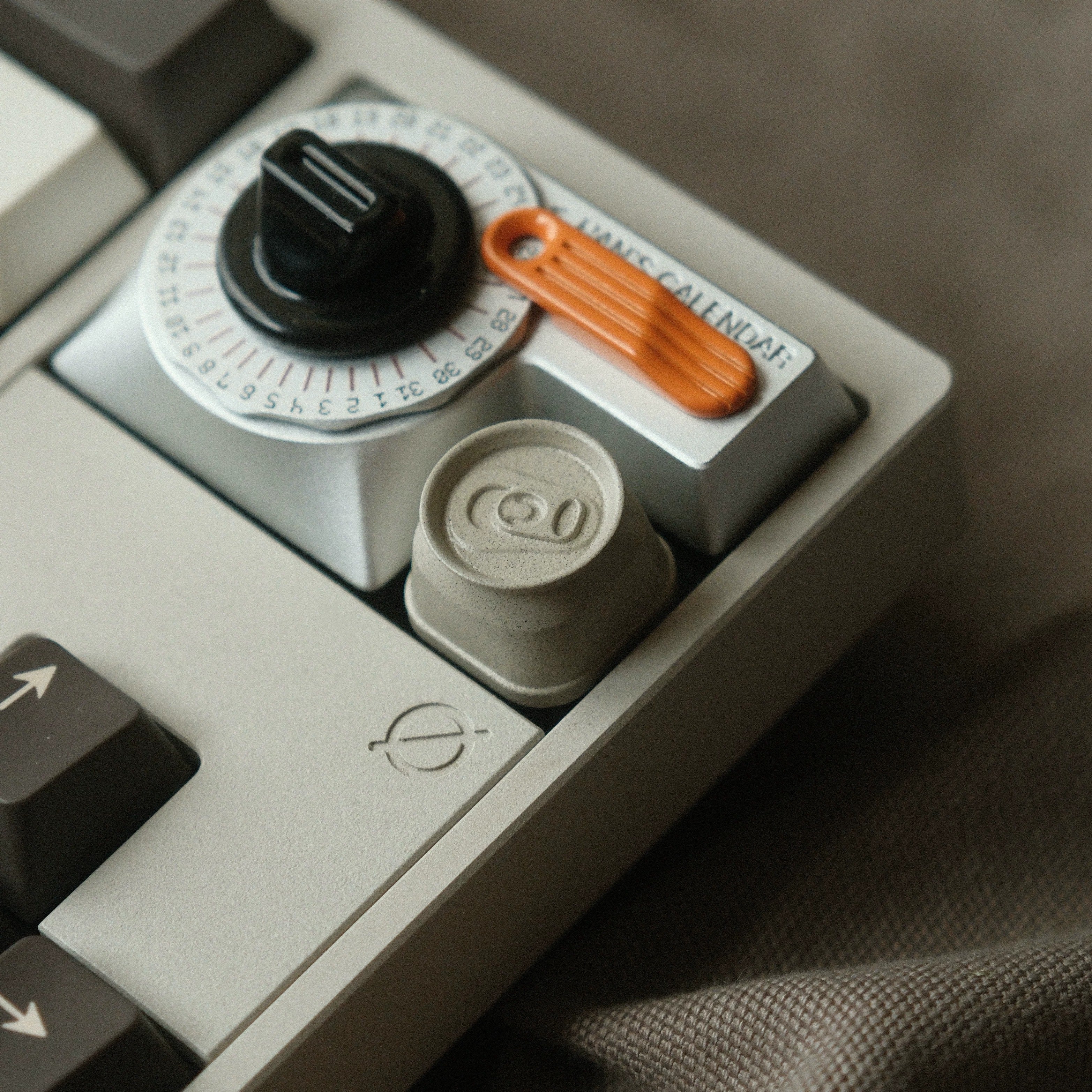 Can shaped design, personalized metal keycaps, minimalist mechanical keyboard decorative keycaps.