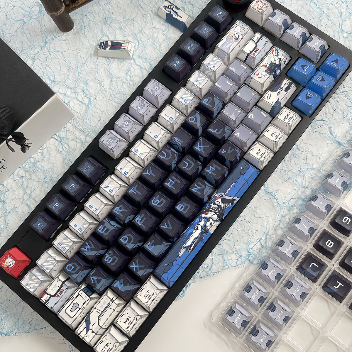 Gundam Theme Series Design Creative Set Keycaps, Light and Shadow Transparent, Folding Transparent Effect personalized keycap set, mechanical keyboard fashionable trend keycap compatible with 61/64/68/75/84/87/104 key mechanical keyboard