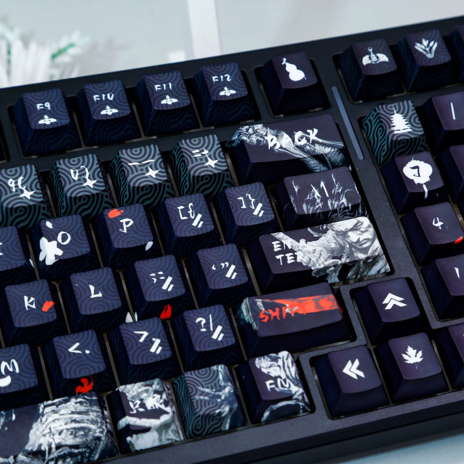Sekiro: Shadows Die Twice theme, PBT material personalized keycap set, anime keycap culture peripheral mechanical keyboard decoration keycaps， Compatible with 61/64/68/75/84/87/104 key mechanical keyboard keycap set