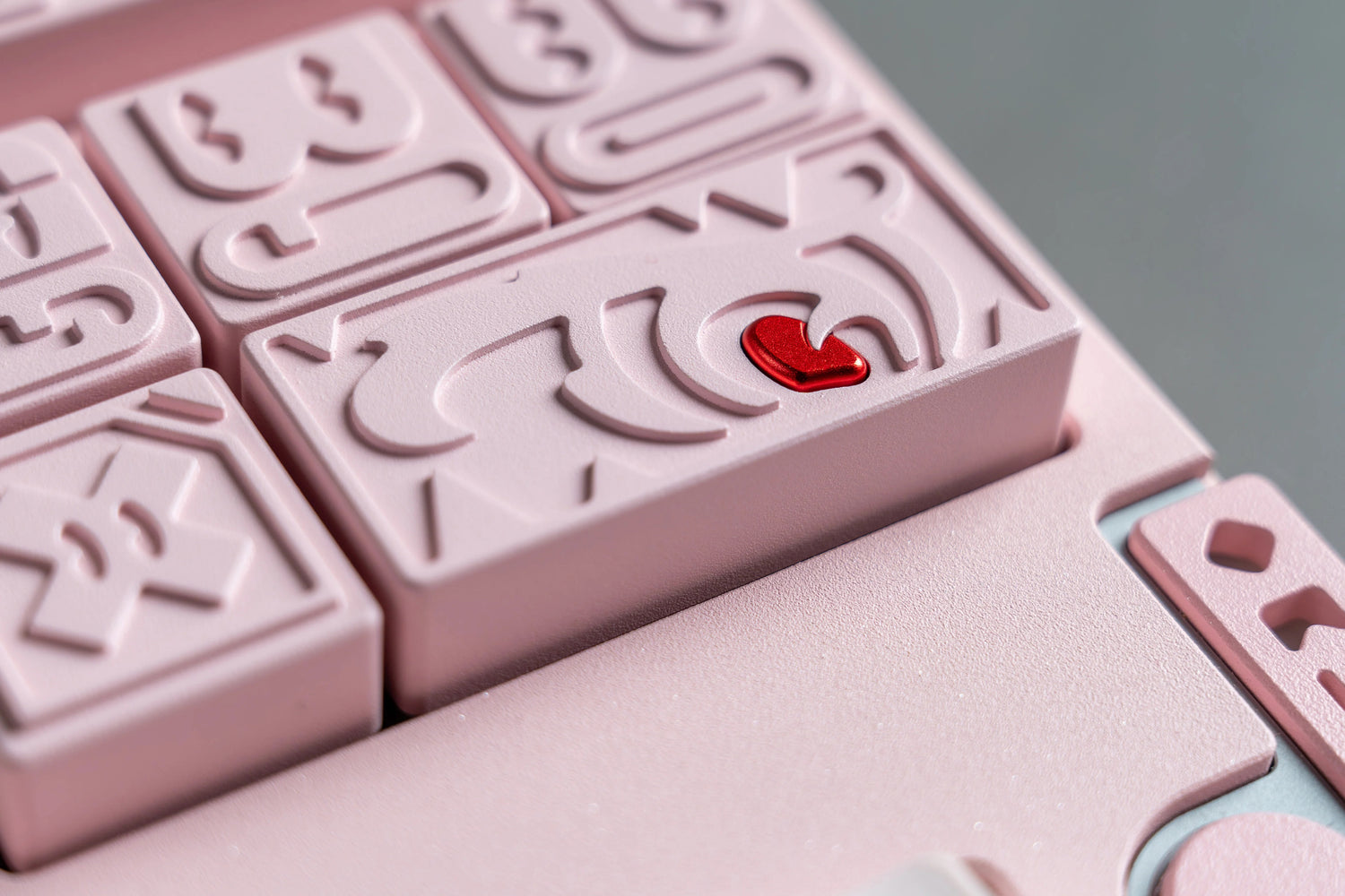 Virtual Kingdom Theme Emotion EMOTION CNC Anode Silver Black Pink Metal Personalized Decorative Keycap Set.