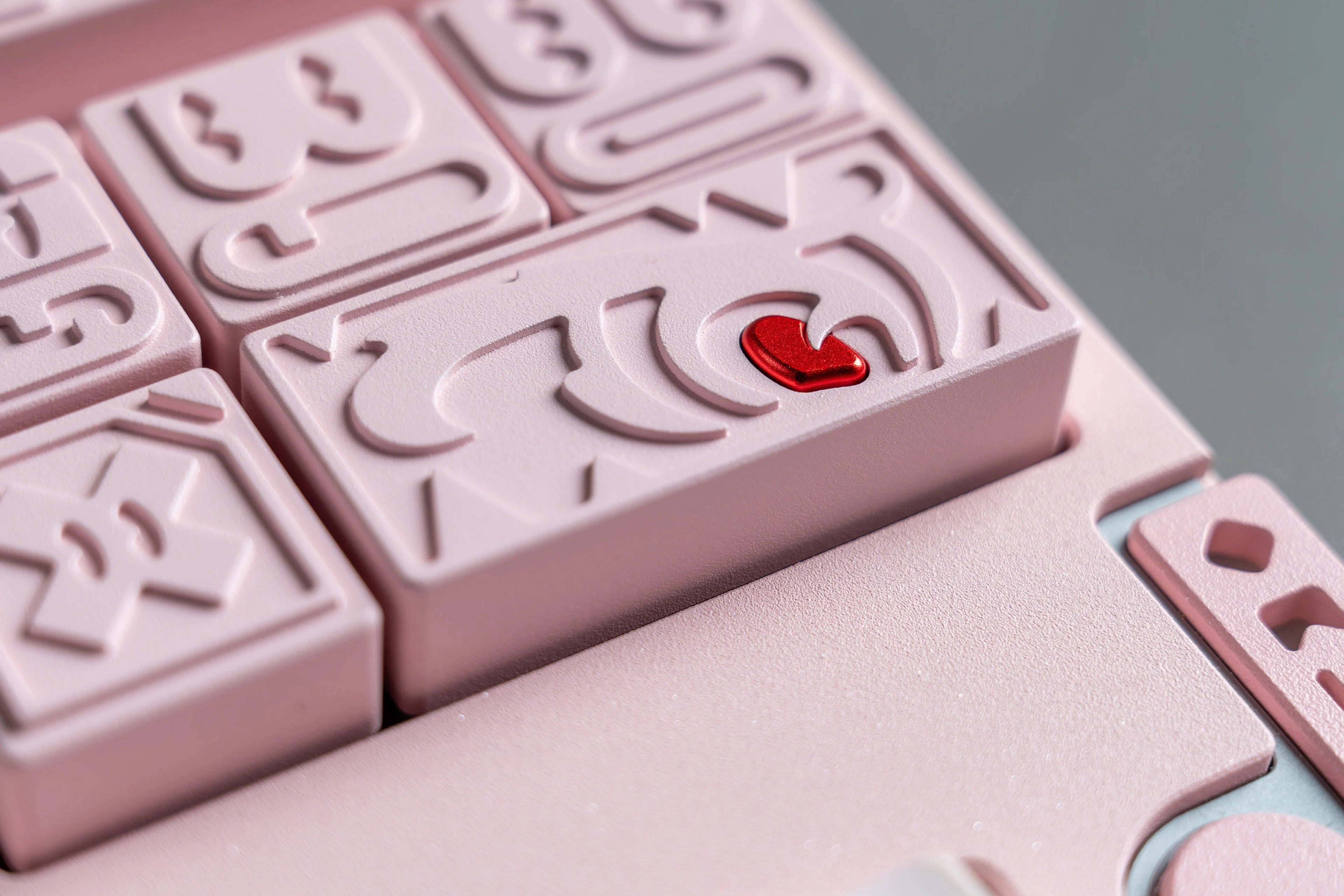 Virtual Kingdom Theme Emotion EMOTION CNC Anode Silver Black Pink Metal Personalized Decorative Keycap Set.