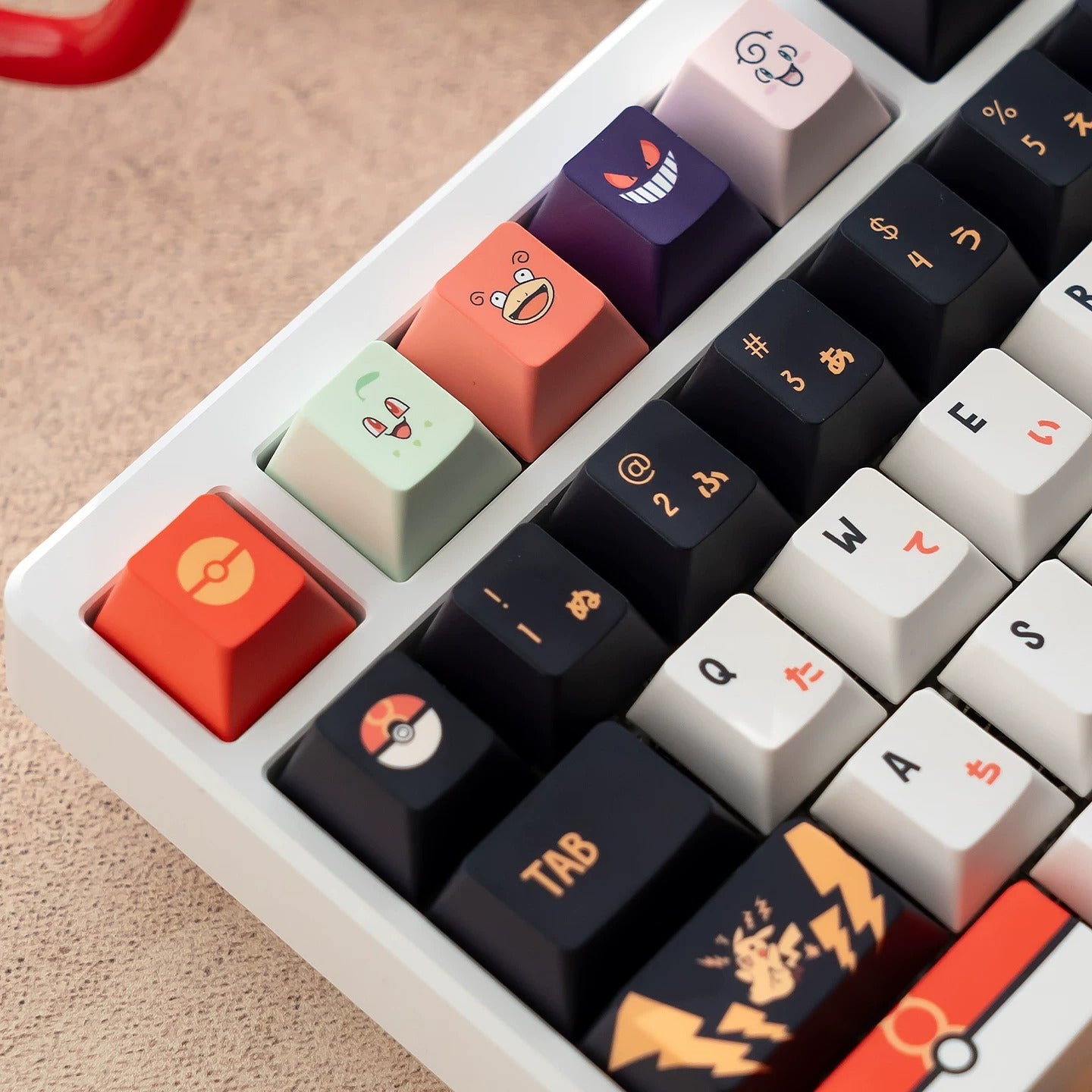 Pikachu themed keycap set, mechanical keycap PBT material material personalized keycap set, Animated cartoon keycaps, compatible with 61/64/68/75/84/87/104 mechanical keyboard replacement keycap