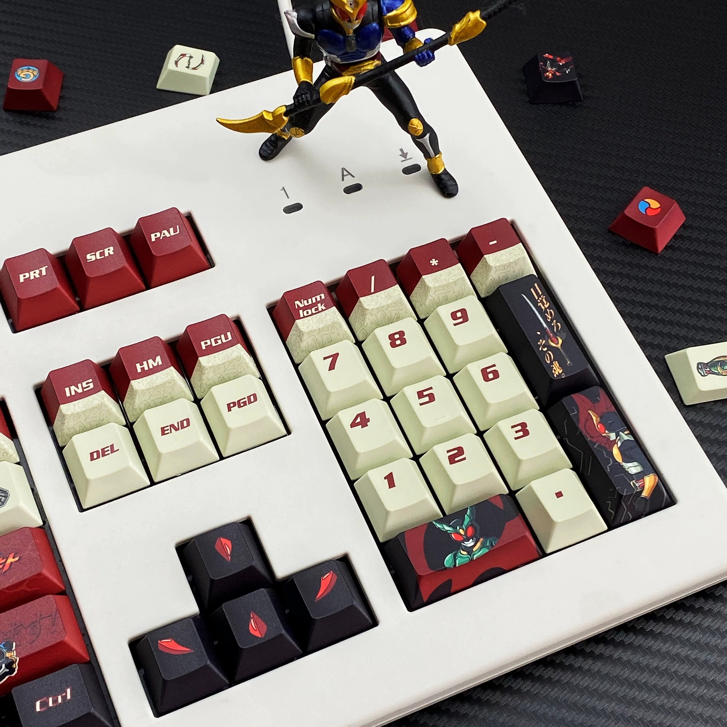 Masked Rider Agito Theme Design Set Keycaps, PBT Material Original Factory Highly Personalized Keycap Set, Anime Game Theme Keycaps, Suitable for 61/64/68/75/84/87/104 Key Mechanical Keyboard