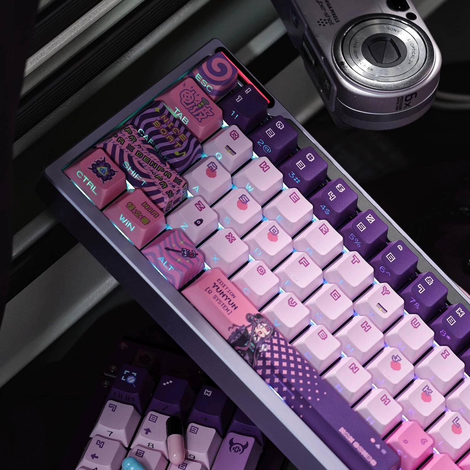 ‌Yunyun Syndrome!?: Rhythm Psychosis‌，PBT material material personalized keycap set, anime and games cultural creative decoration keycap set, compatible with 61/64/68/75/84/87/104 mechanical keyboard replacement keycap
