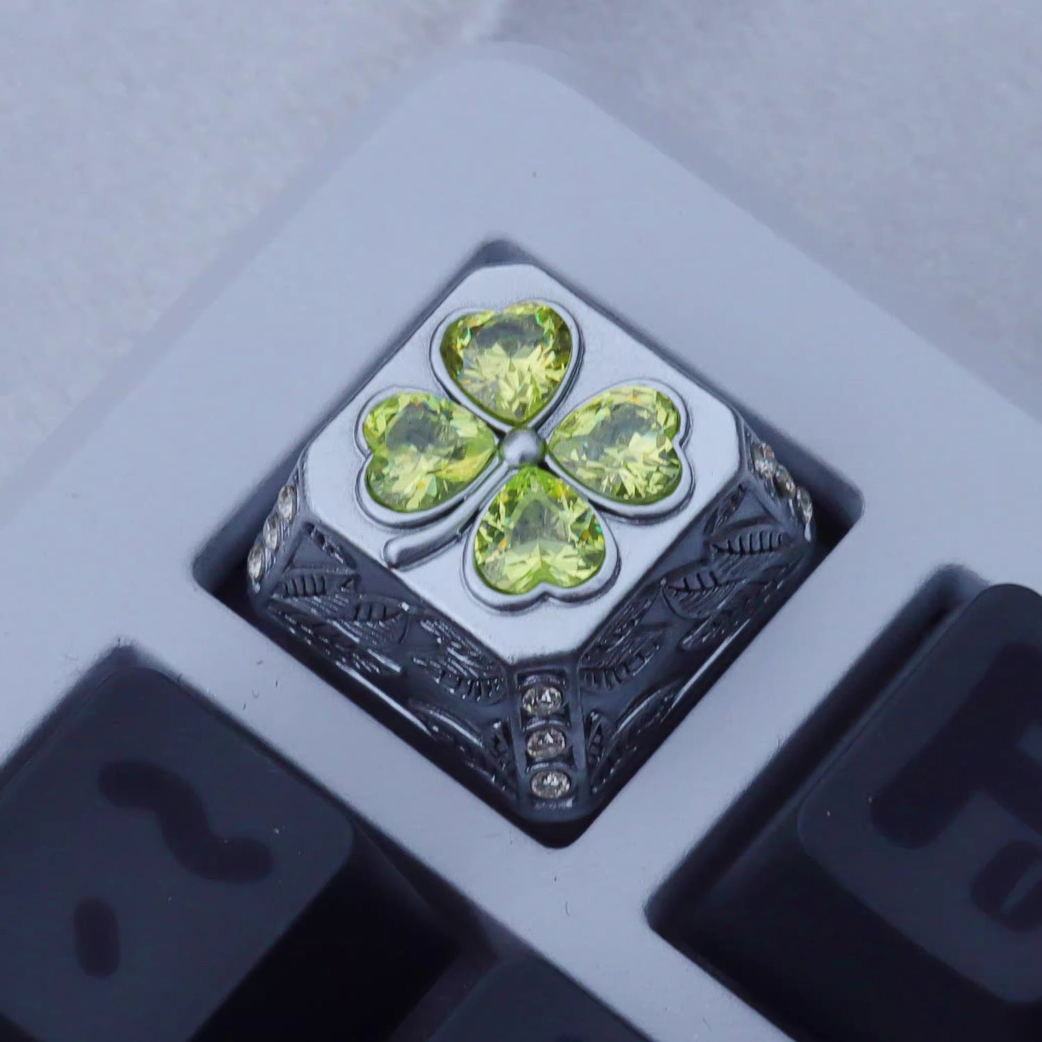 Lucky Four Leaves Clover, metal gemstone combined with personalized keycaps, lucky item mechanical keyboard decorative keycaps.