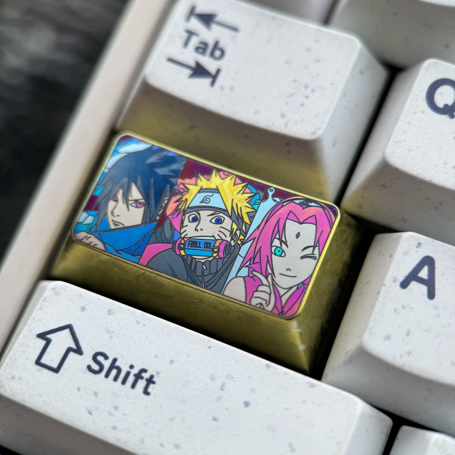 Naruto, Naruto, Sasuke, Sakura 1.75 U titanium alloy personalized keycaps, creative keycaps designed by Nijigen, a music virtual idol, and decorative keycaps for mechanical keyboards.