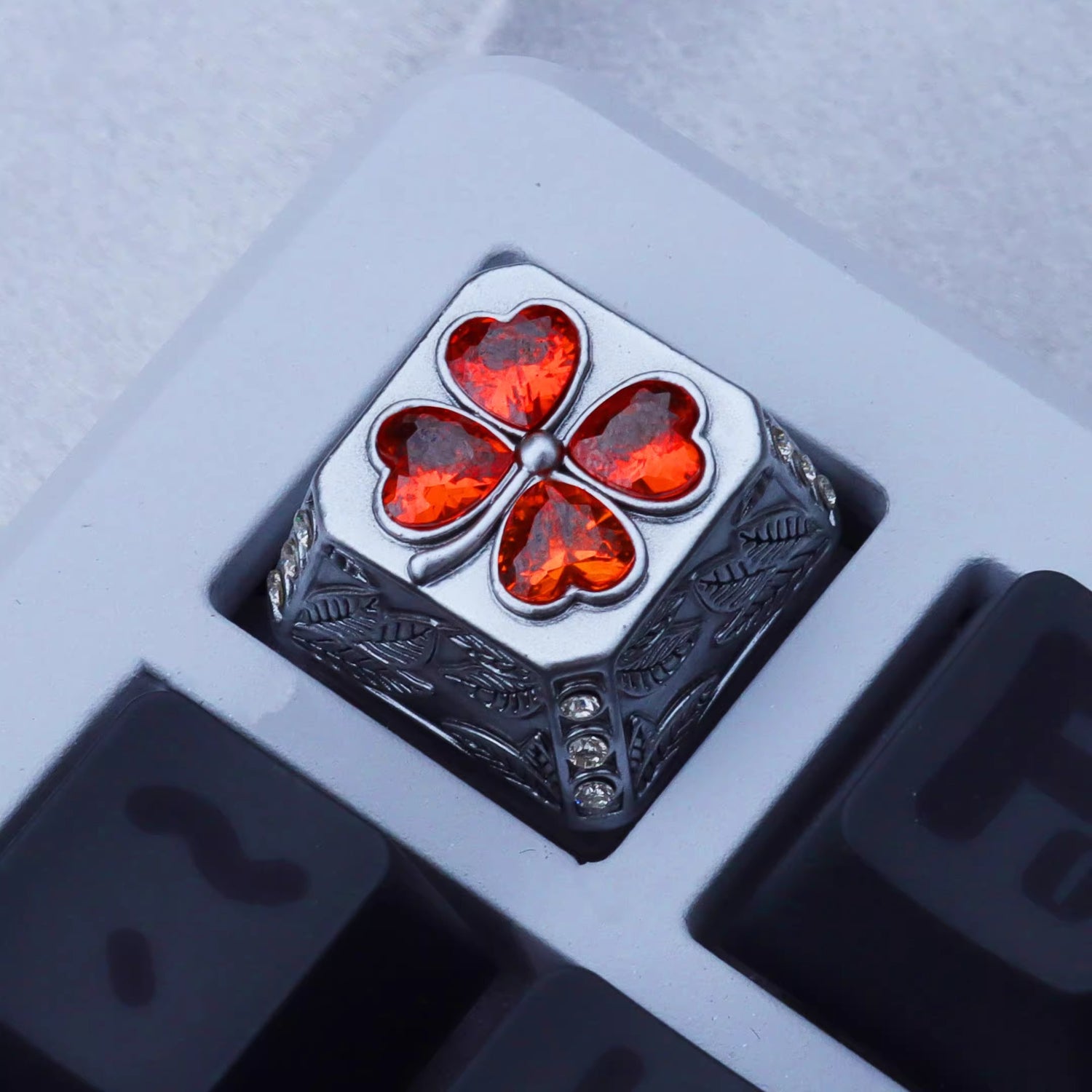 Lucky Four Leaves Clover, metal gemstone combined with personalized keycaps, lucky item mechanical keyboard decorative keycaps.