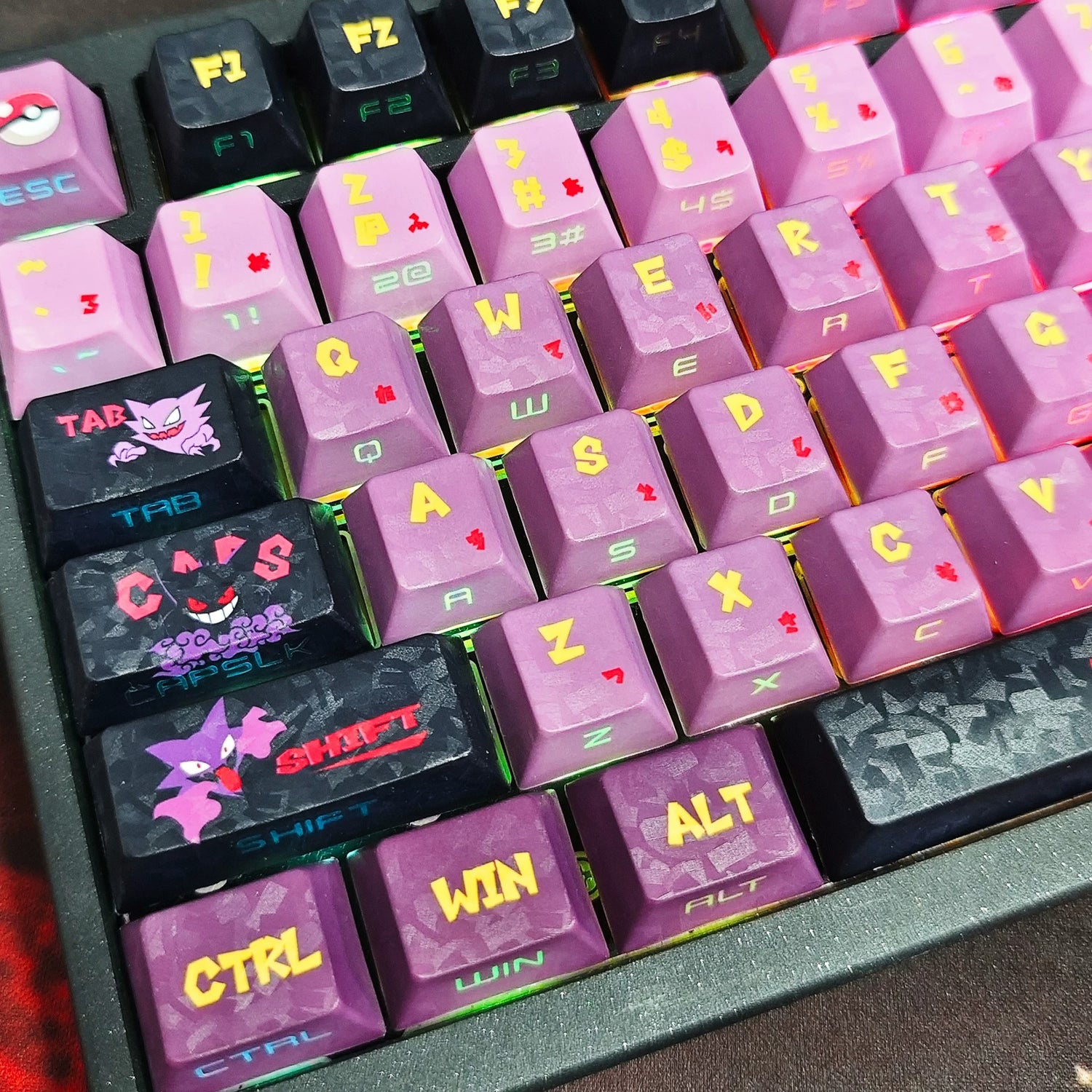Gengar theme, carbon fiber pattern, PBT material material personalized keycap set, anime and games cultural creative decoration keycap set, compatible with 61/64/68/75/84/87/104 mechanical keyboard replacement keycap
